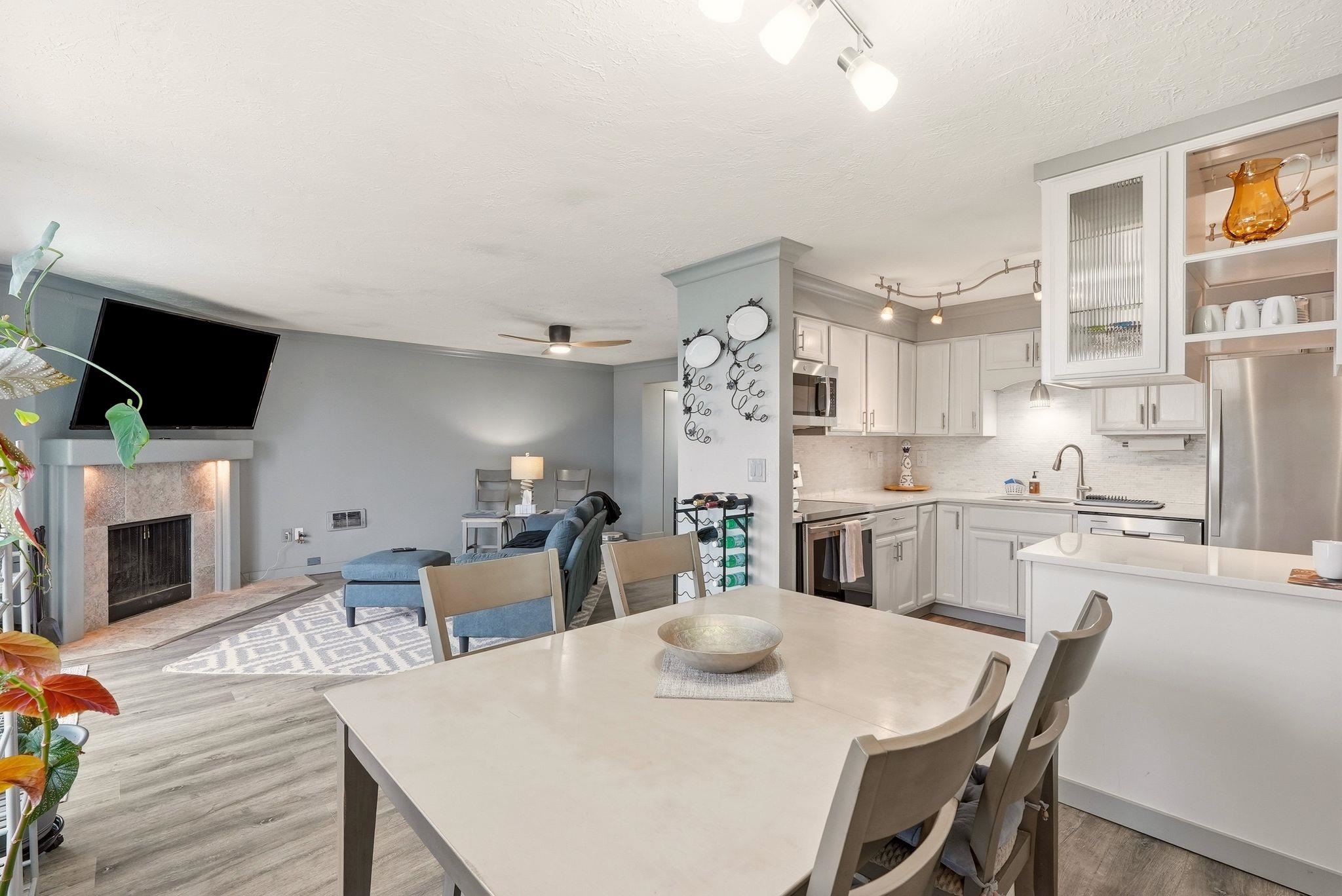 214 W 6th Ave - Photo 9