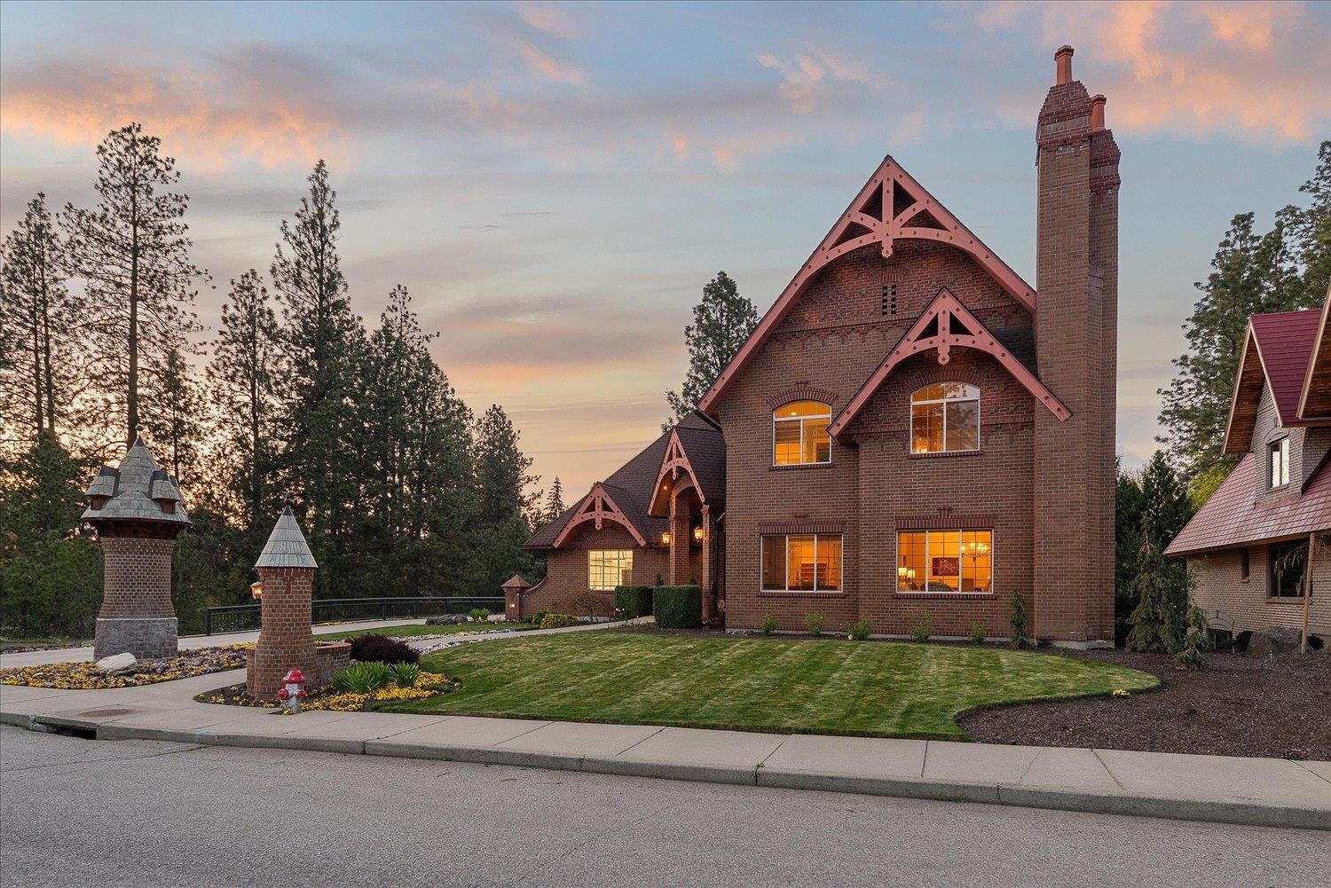 1909 E Pinecrest Rd - Photo 2