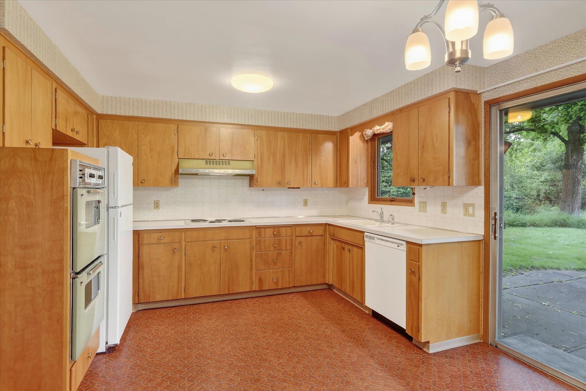 204 W 33rd Ave - Photo 10