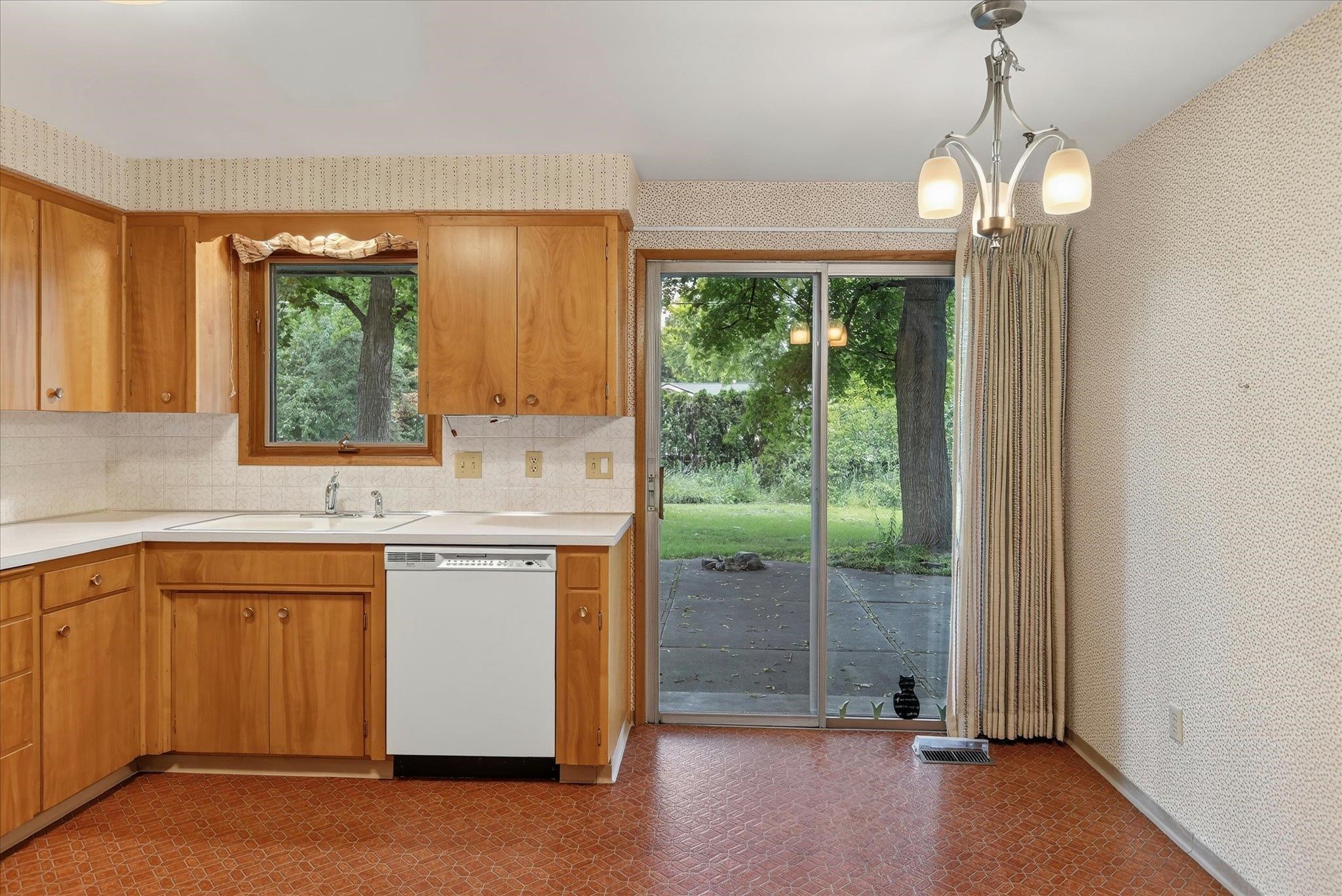 204 W 33rd Ave - Photo 12