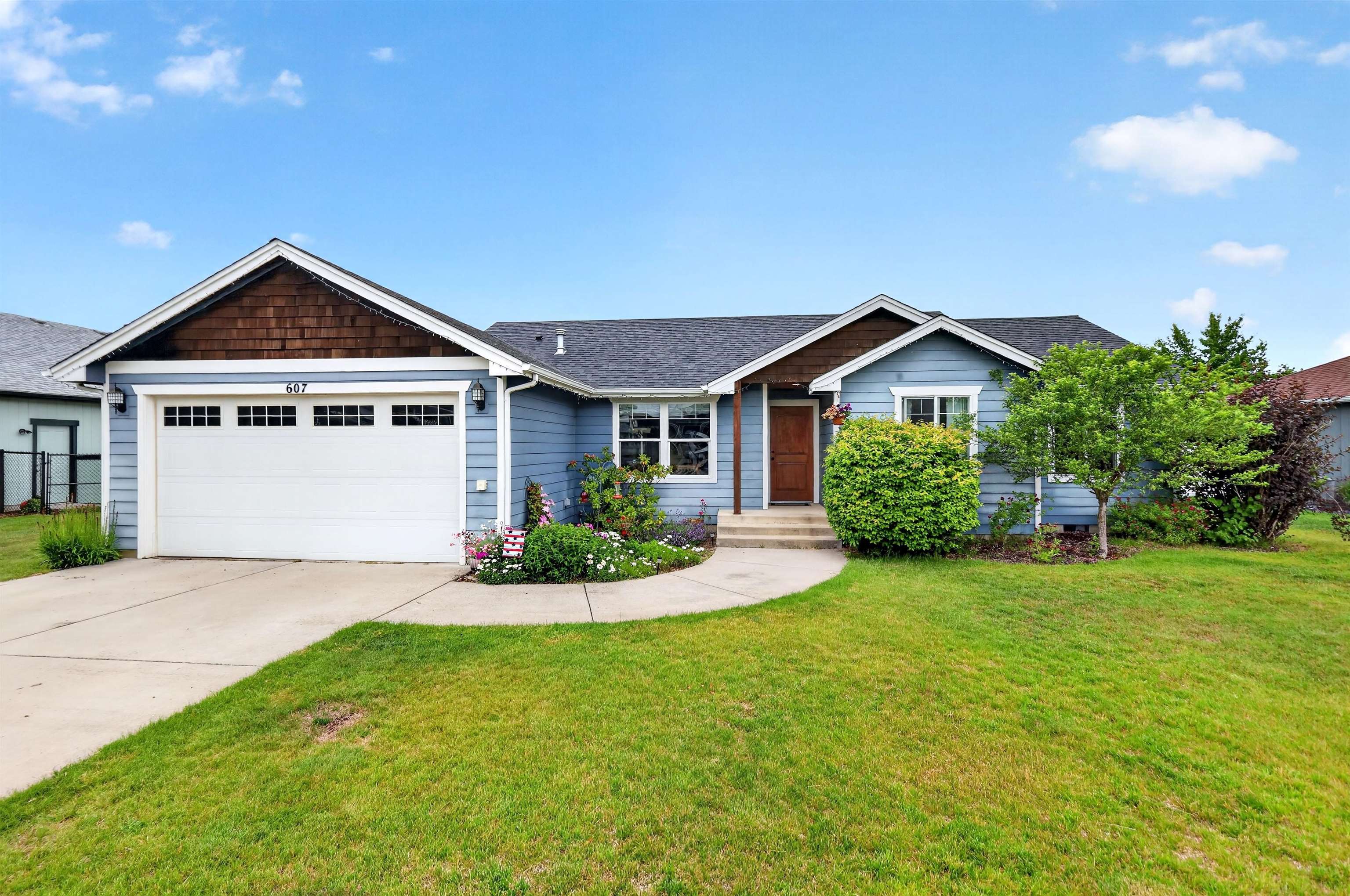 607 N High Desert Dr - Photo 1