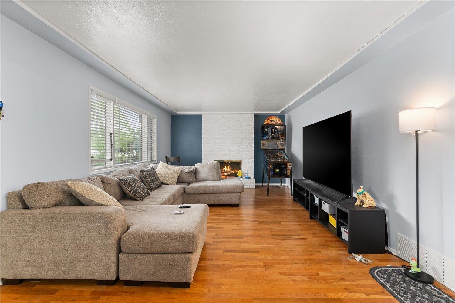 5905 N Astor St - Photo 8