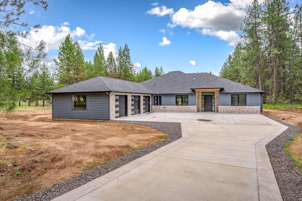 1015 W Montgomery Rd - Photo 1