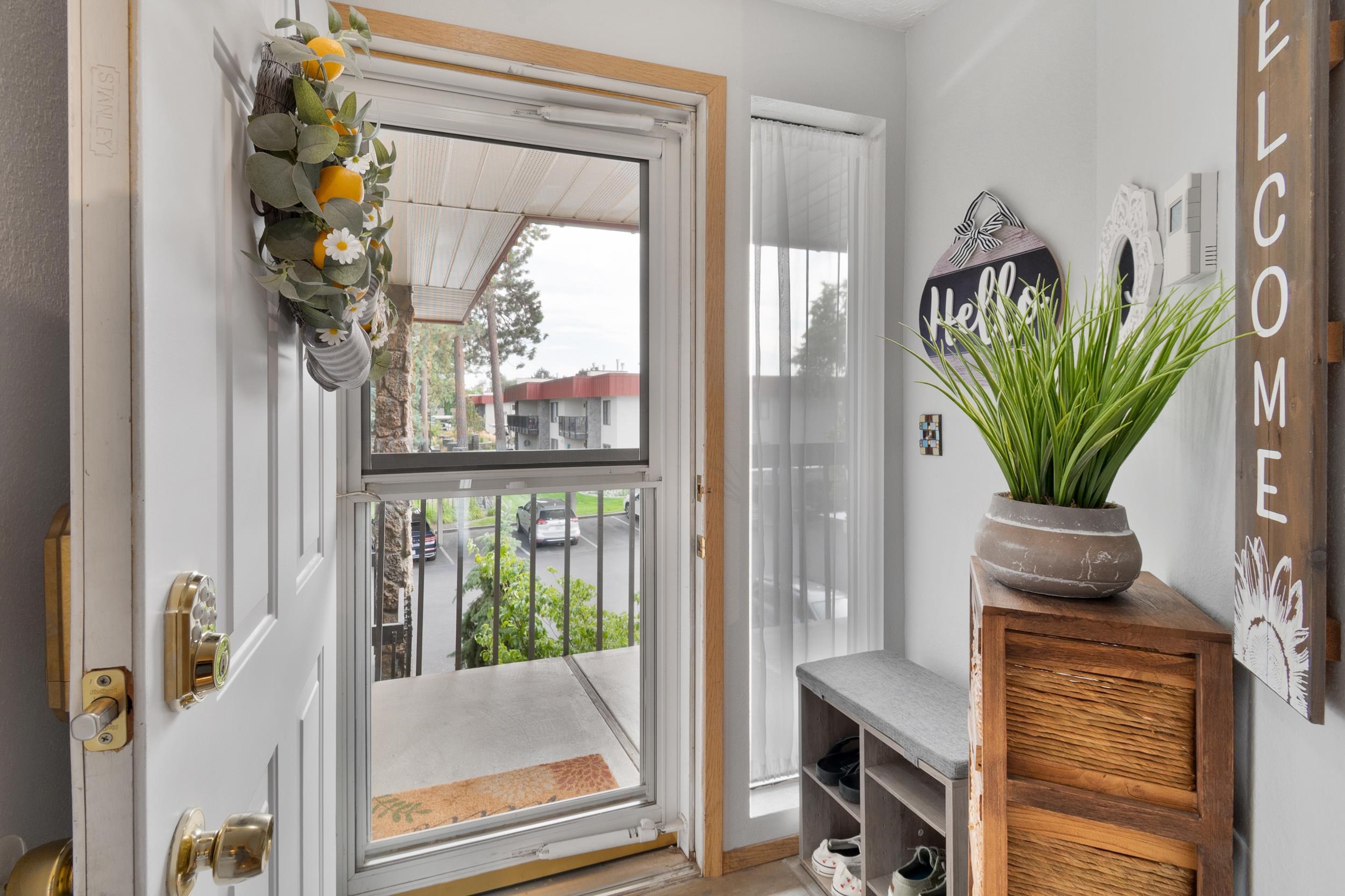 174 S Coeur d'Alene St - Photo 2