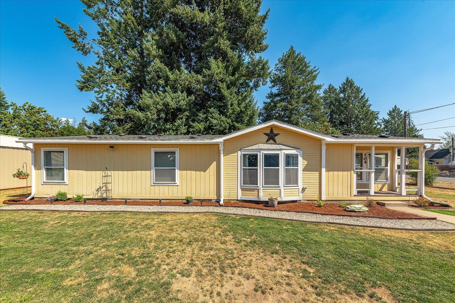 104 N Stevens Ave - Photo 1