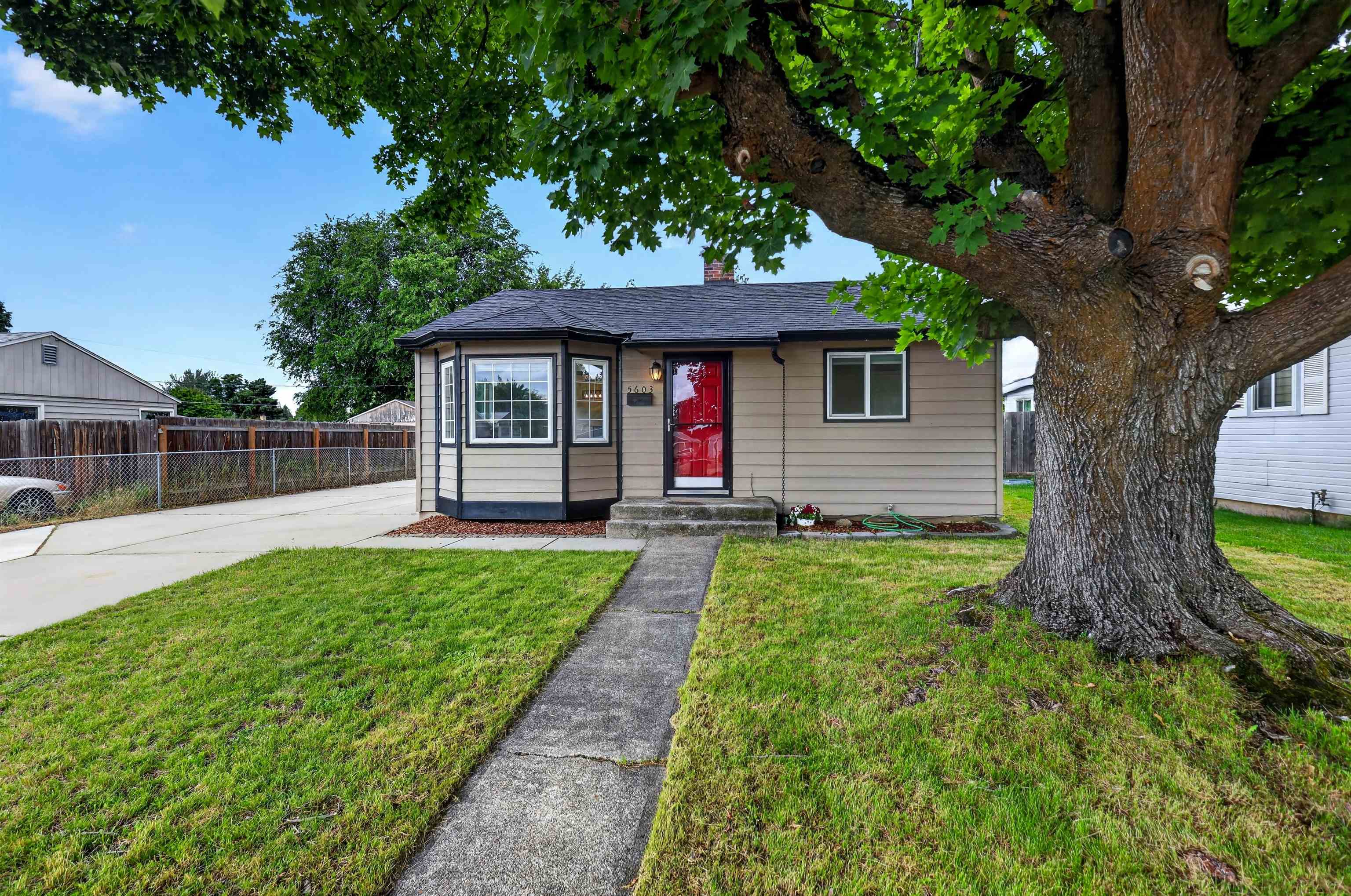 5603 N Lindeke St - Photo 2