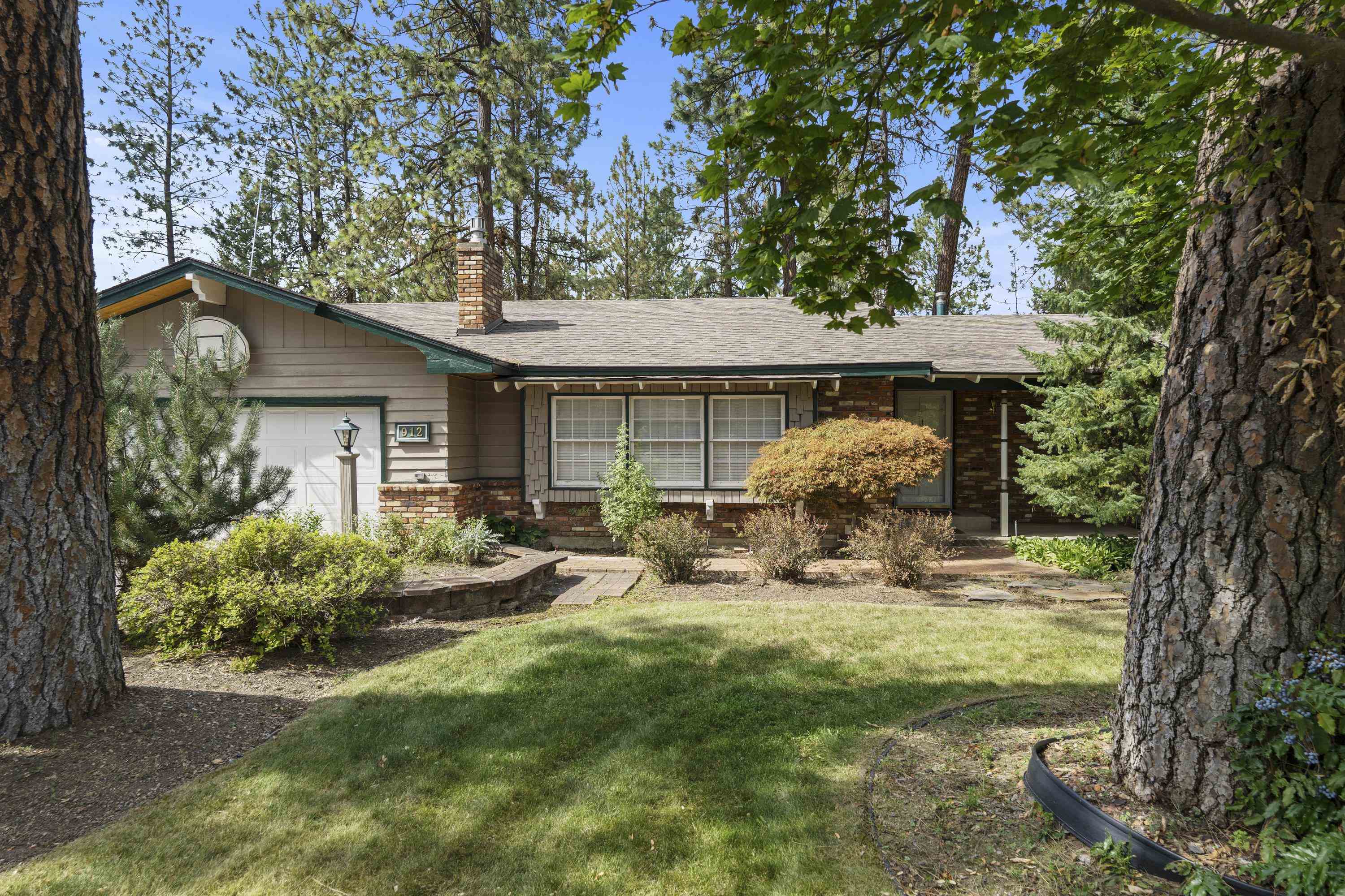 912 W Bellwood Dr - Photo 1