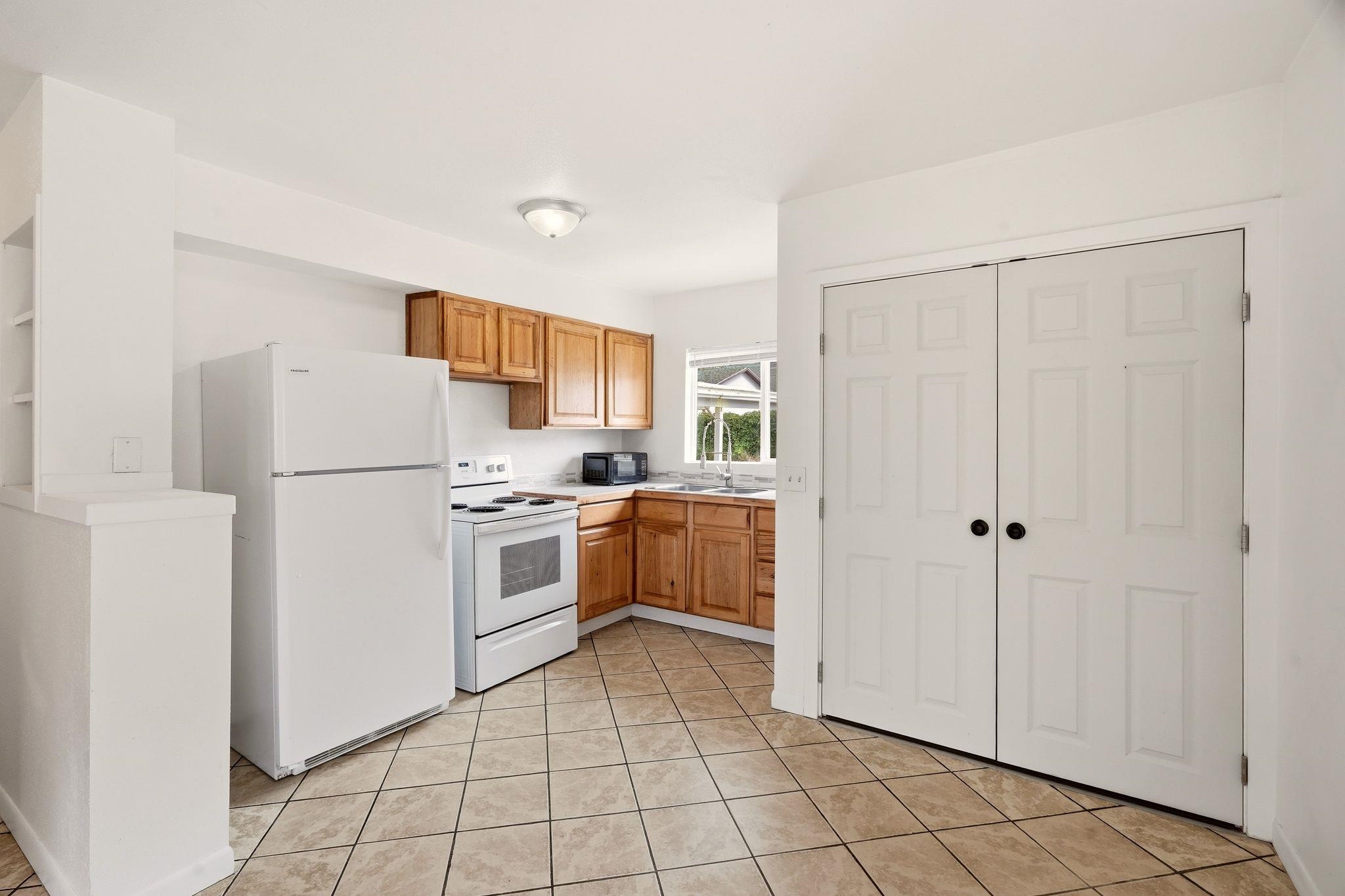 1207 E Kiernan Ave - Photo 11