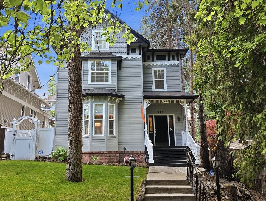 451 W 21st Ave - Photo 1