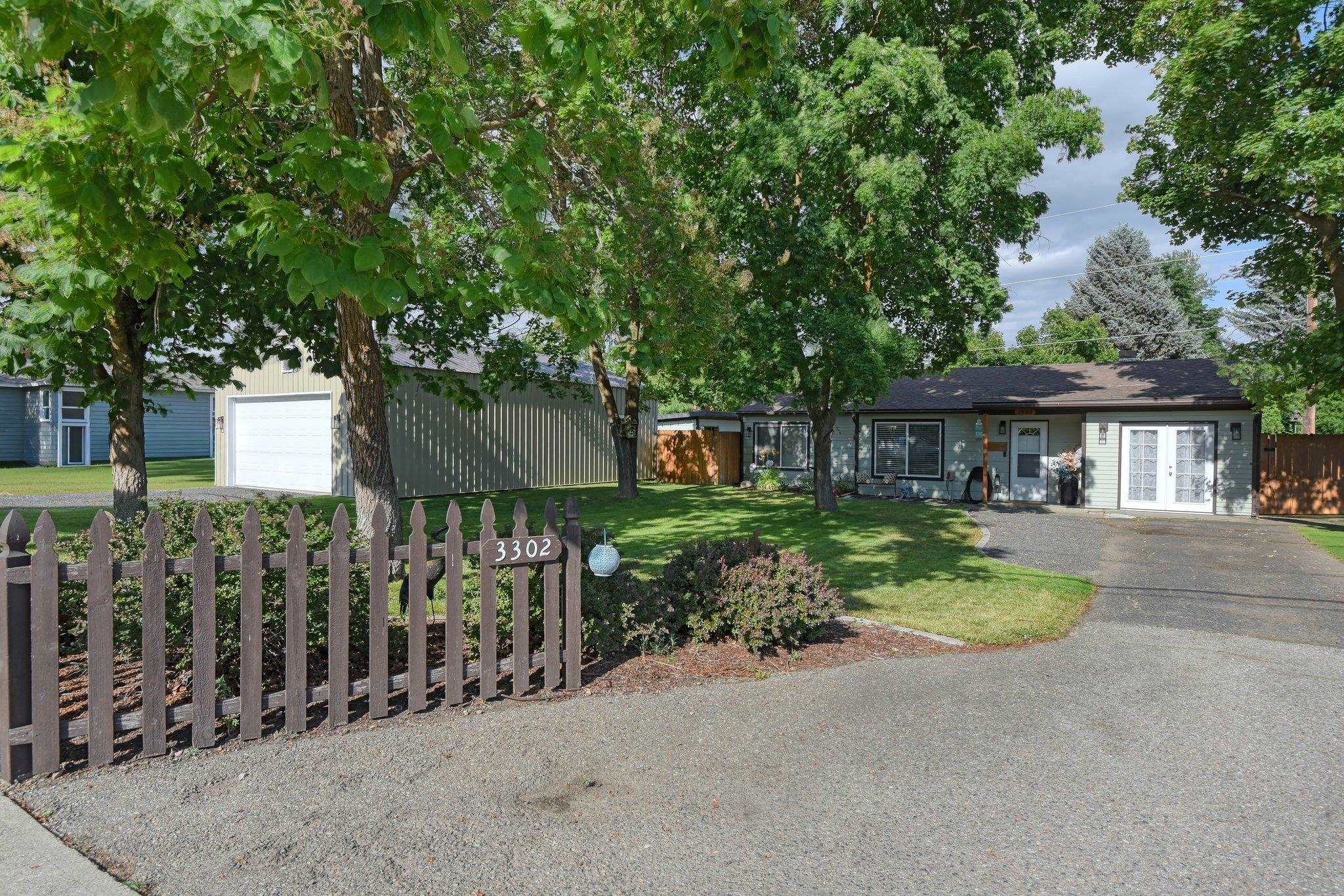 3302 N Vista Rd - Photo 1