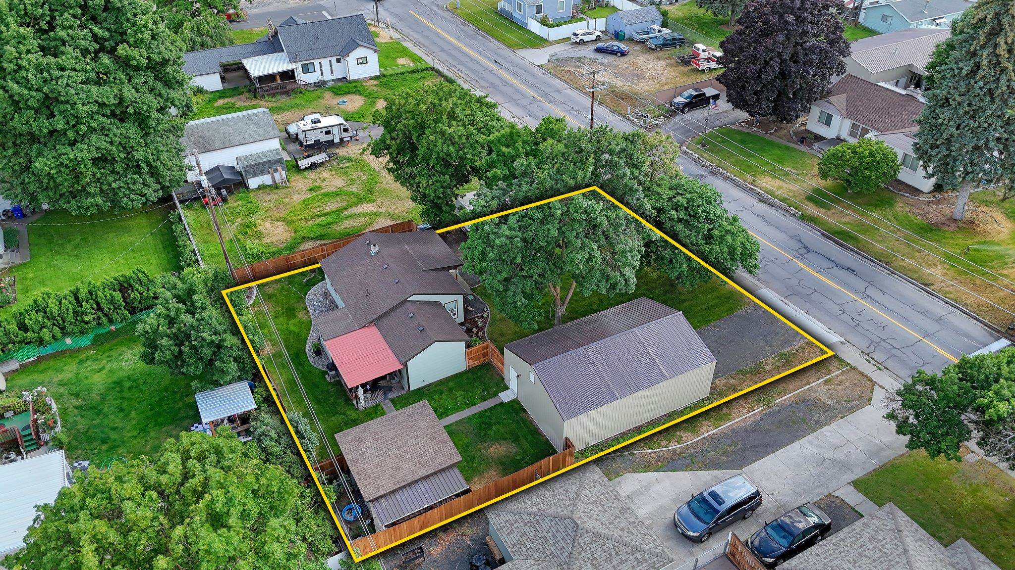 3302 N Vista Rd - Photo 2