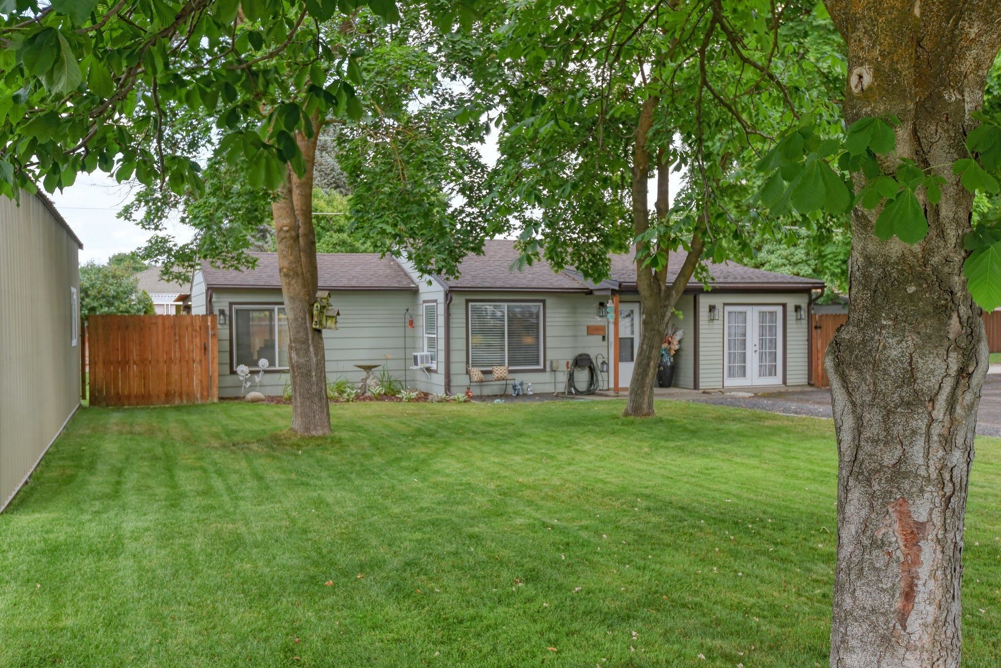3302 N Vista Rd - Photo 4