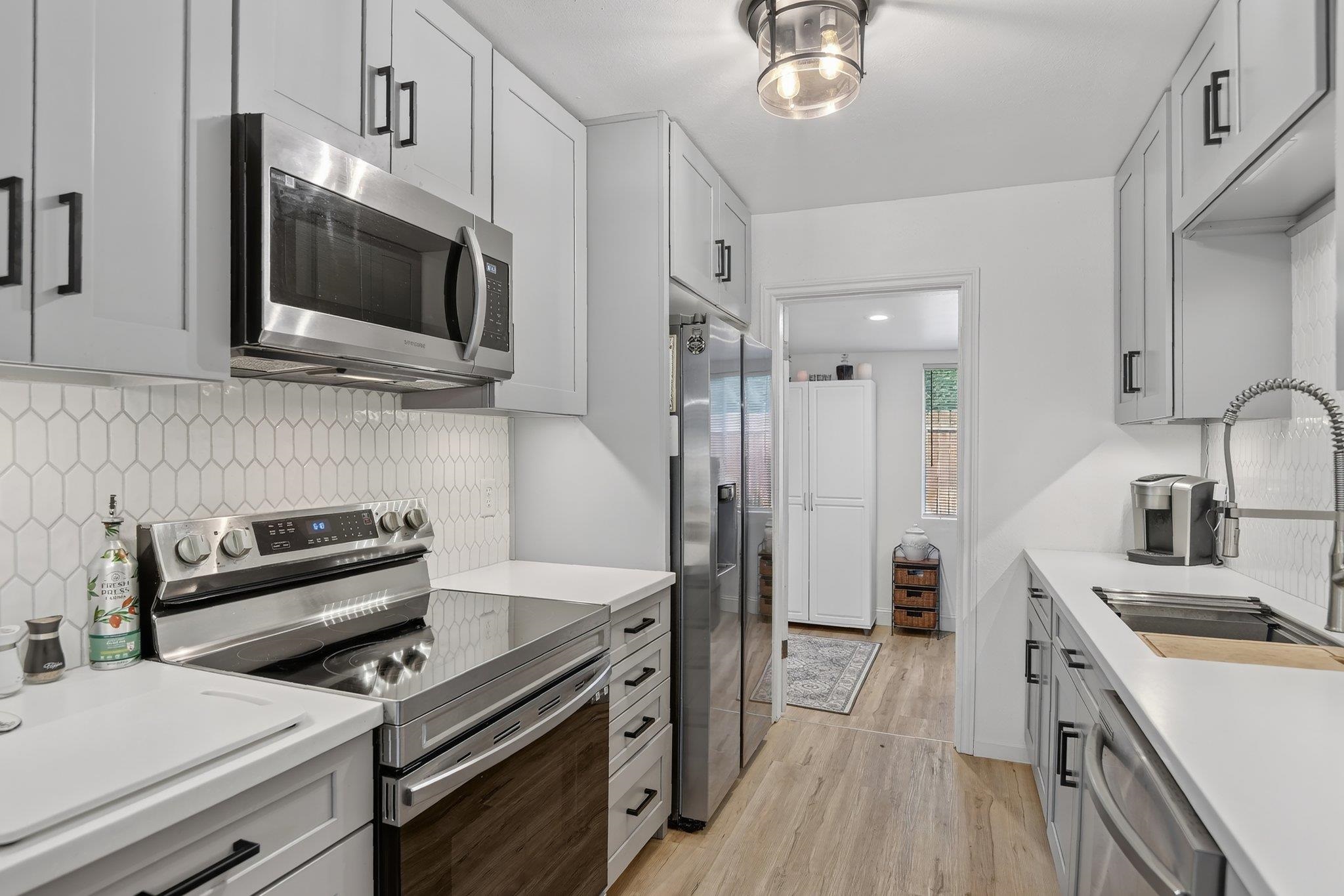 3302 N Vista Rd - Photo 5
