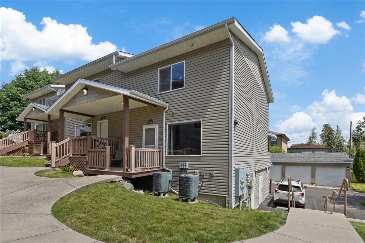 1530 E 7TH Ave - Photo 1