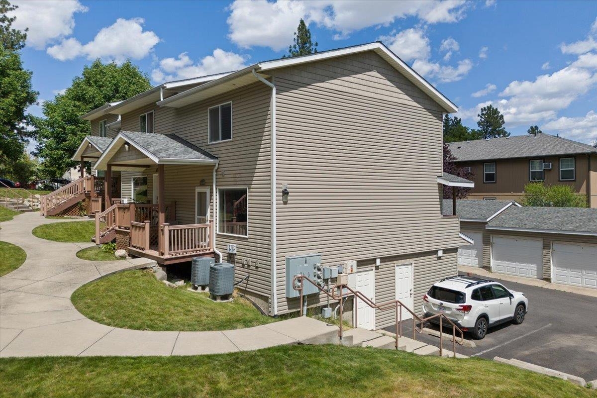 1530 E 7TH Ave - Photo 2