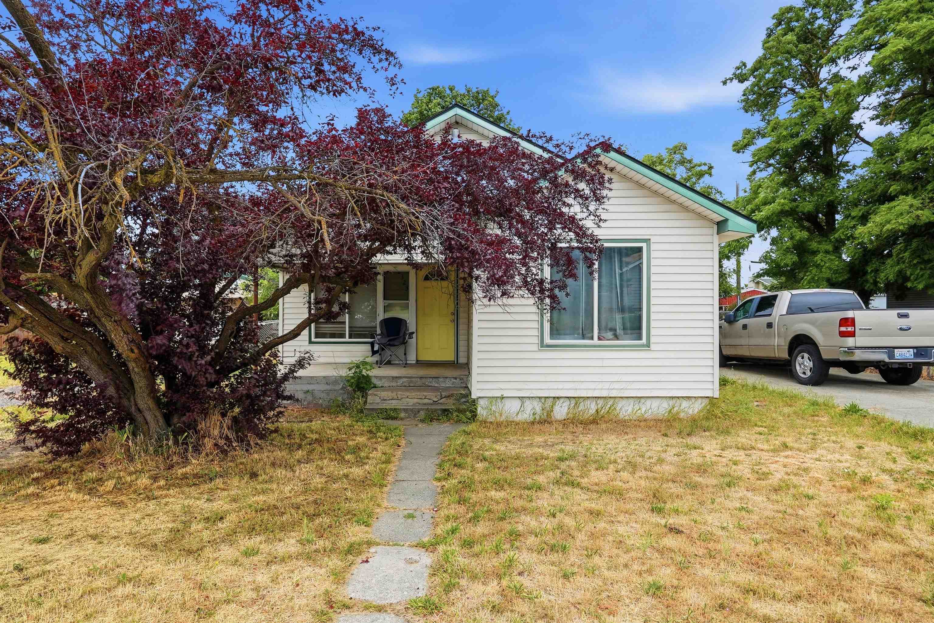 2323 E Dalke Ave - Photo 1