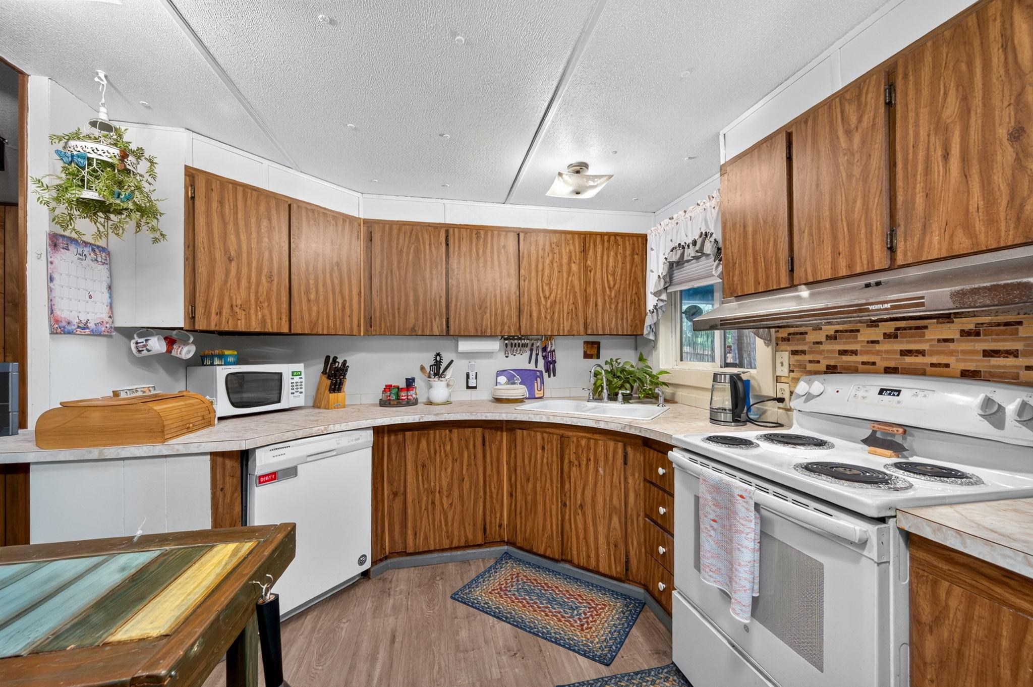 155 E 4th Ave - Photo 10