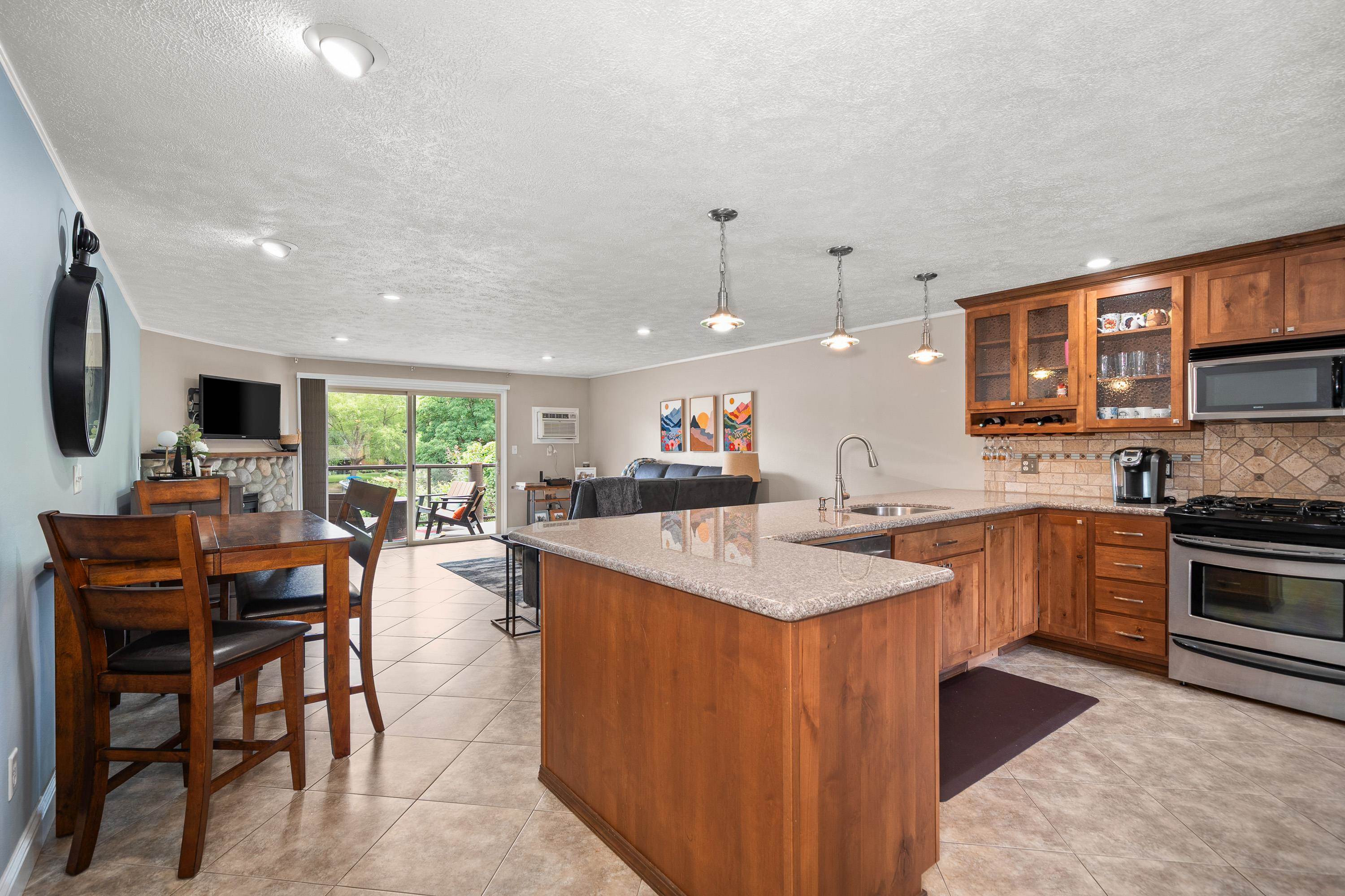 311 S Shoreline Dr - Photo 2