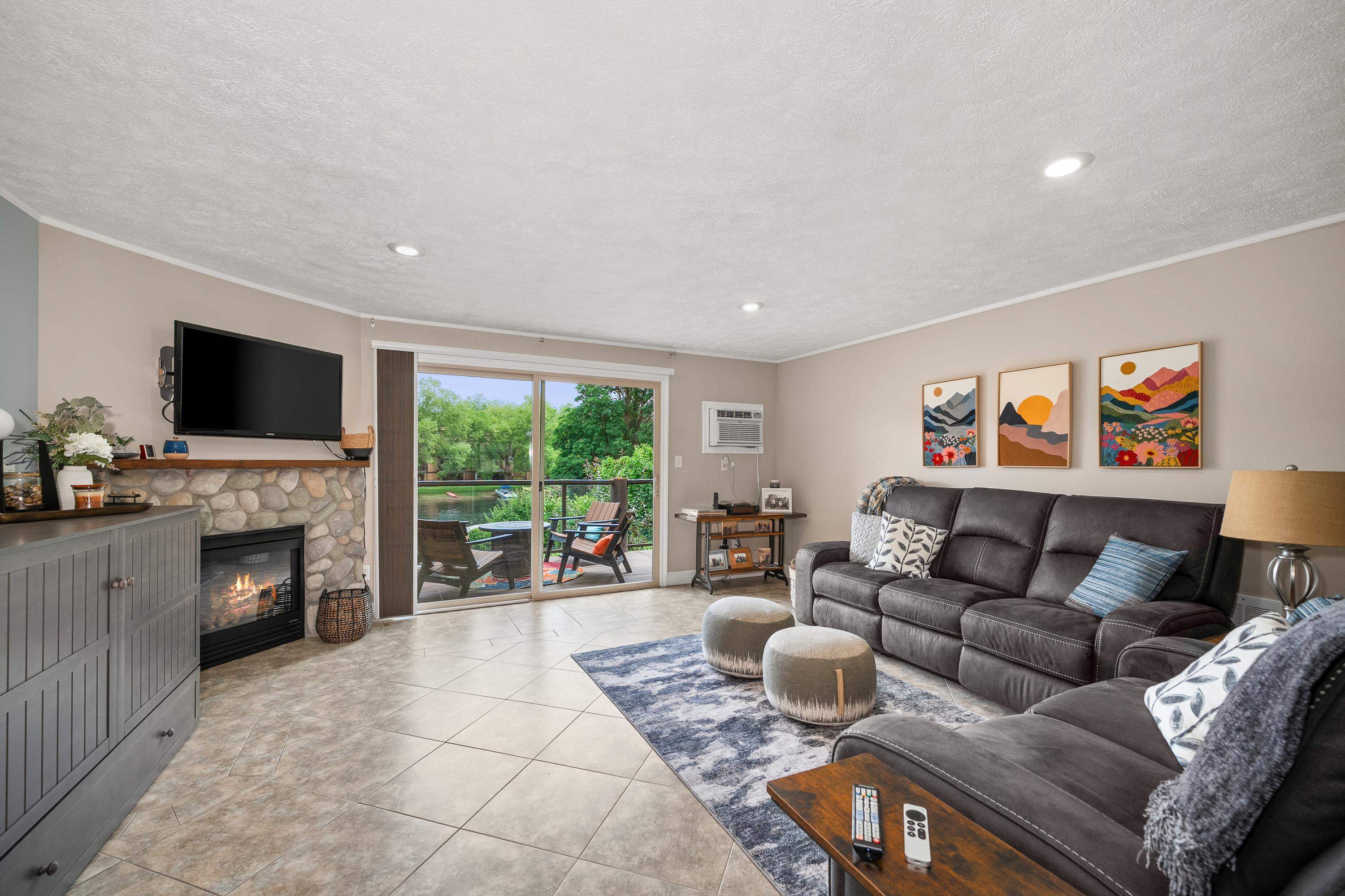 311 S Shoreline Dr - Photo 3