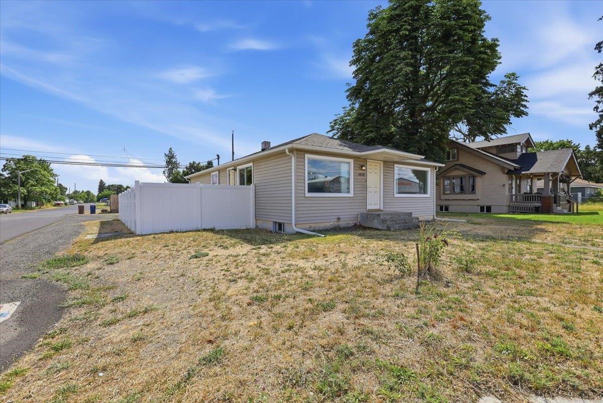 1828 E Francis Ave - Photo 2