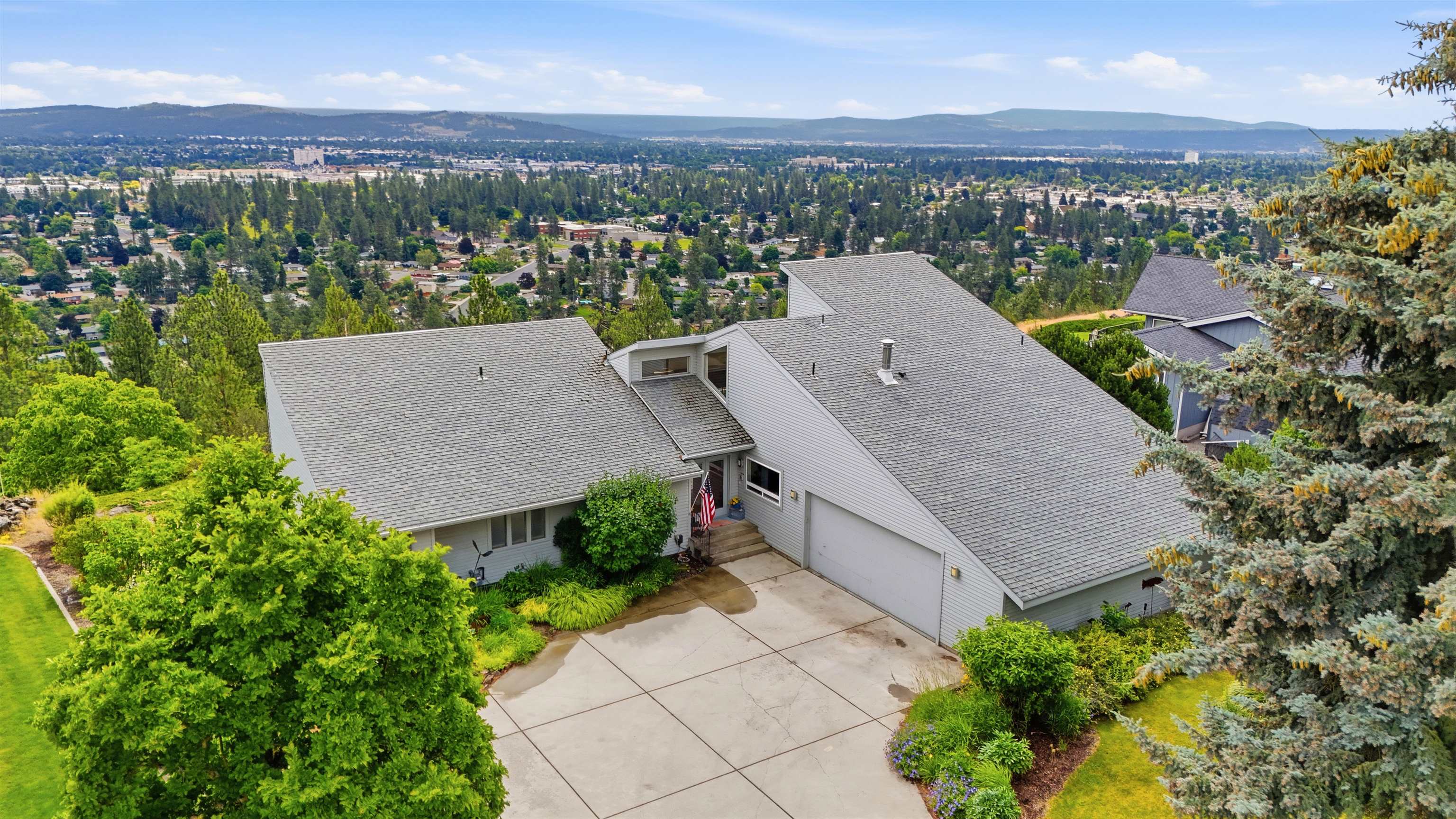 7712 N Panorama Dr - Photo 1