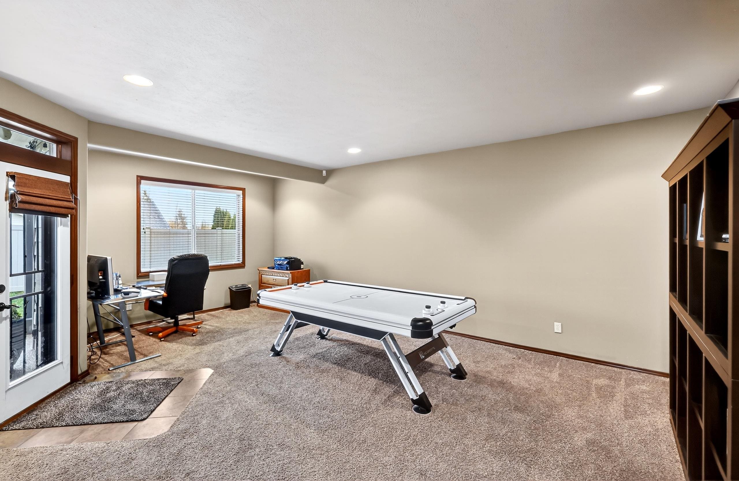729 MONTAGUE Dr - Photo 35