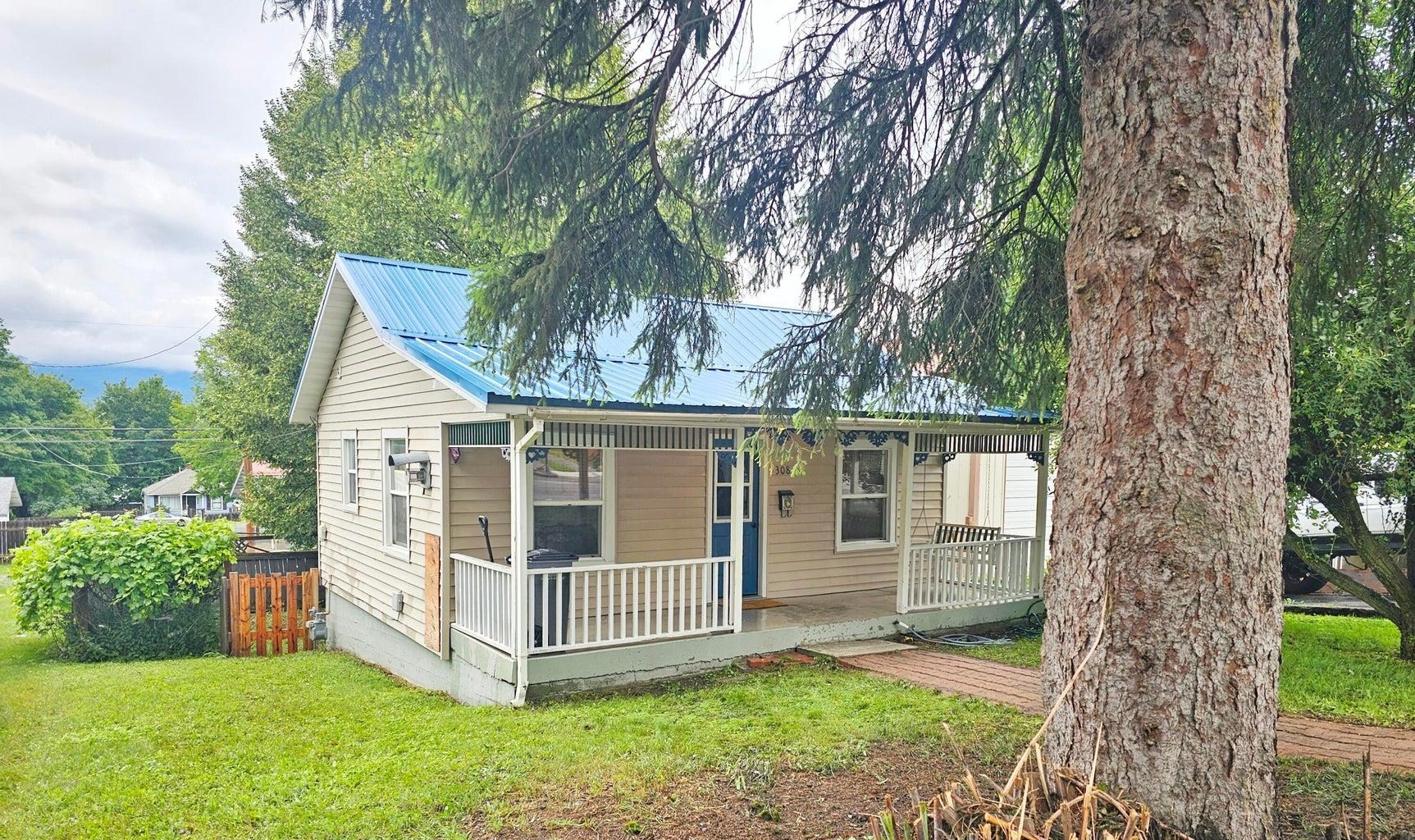 308 S Hofstetter St - Photo 2