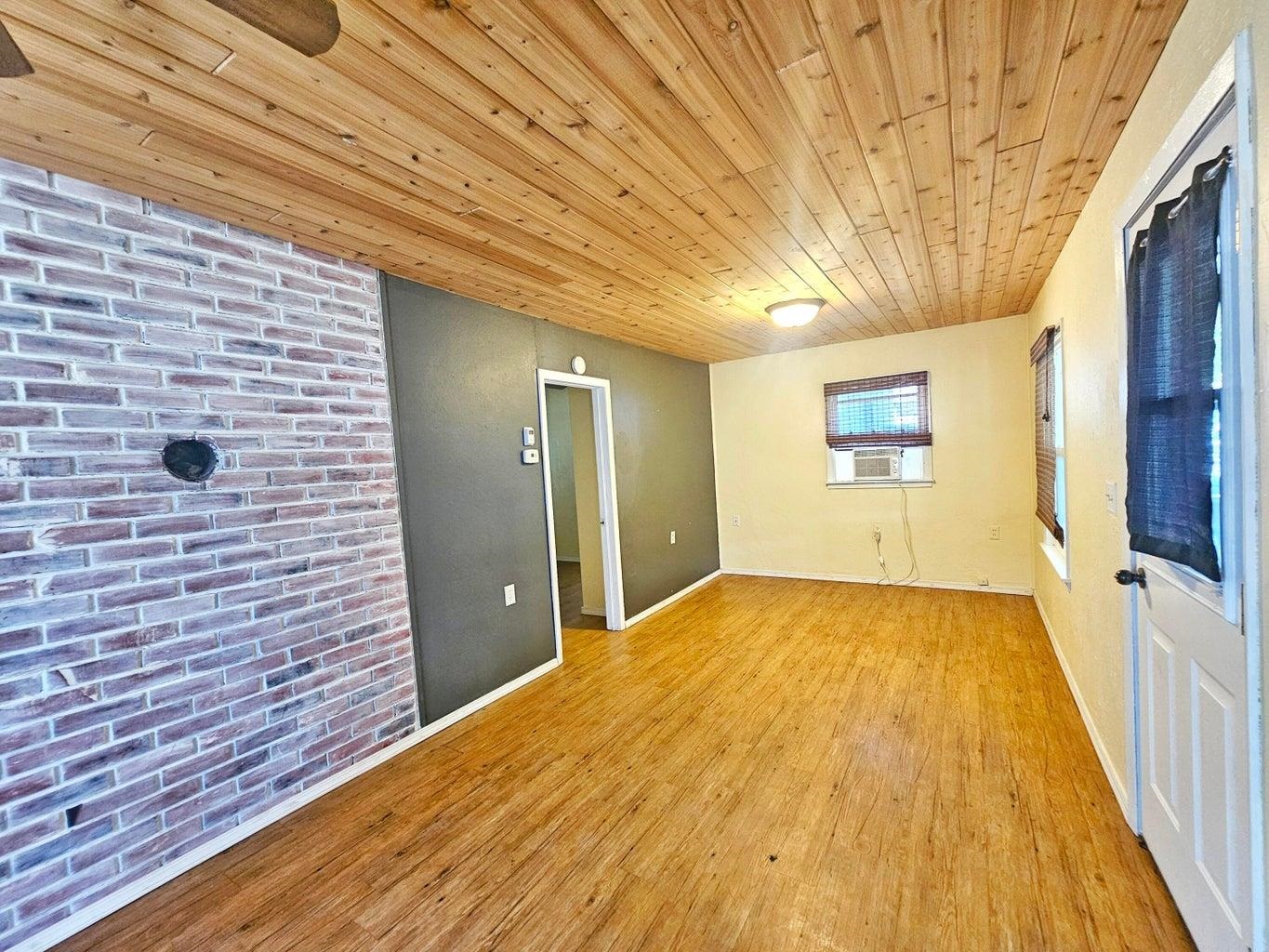 308 S Hofstetter St - Photo 4
