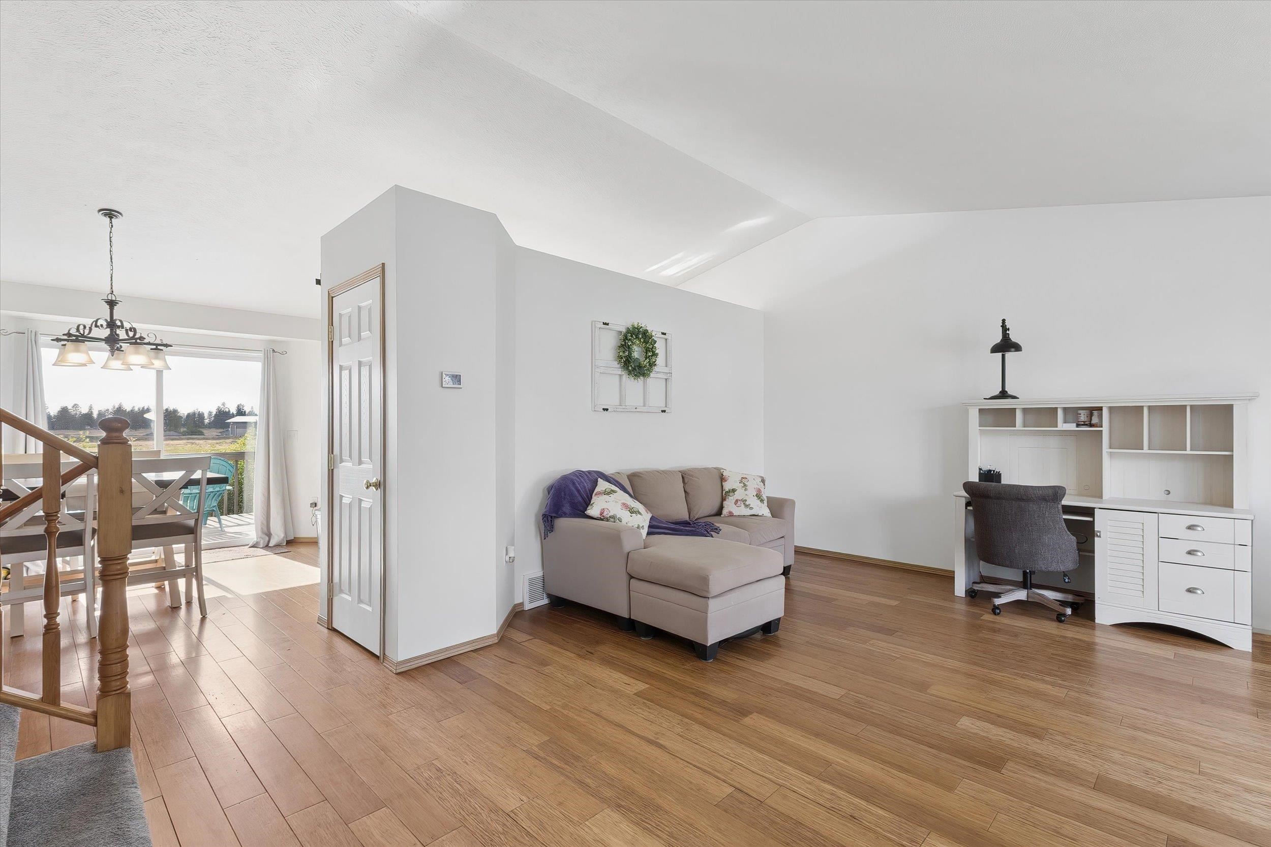 1007 Stanley St - Photo 3