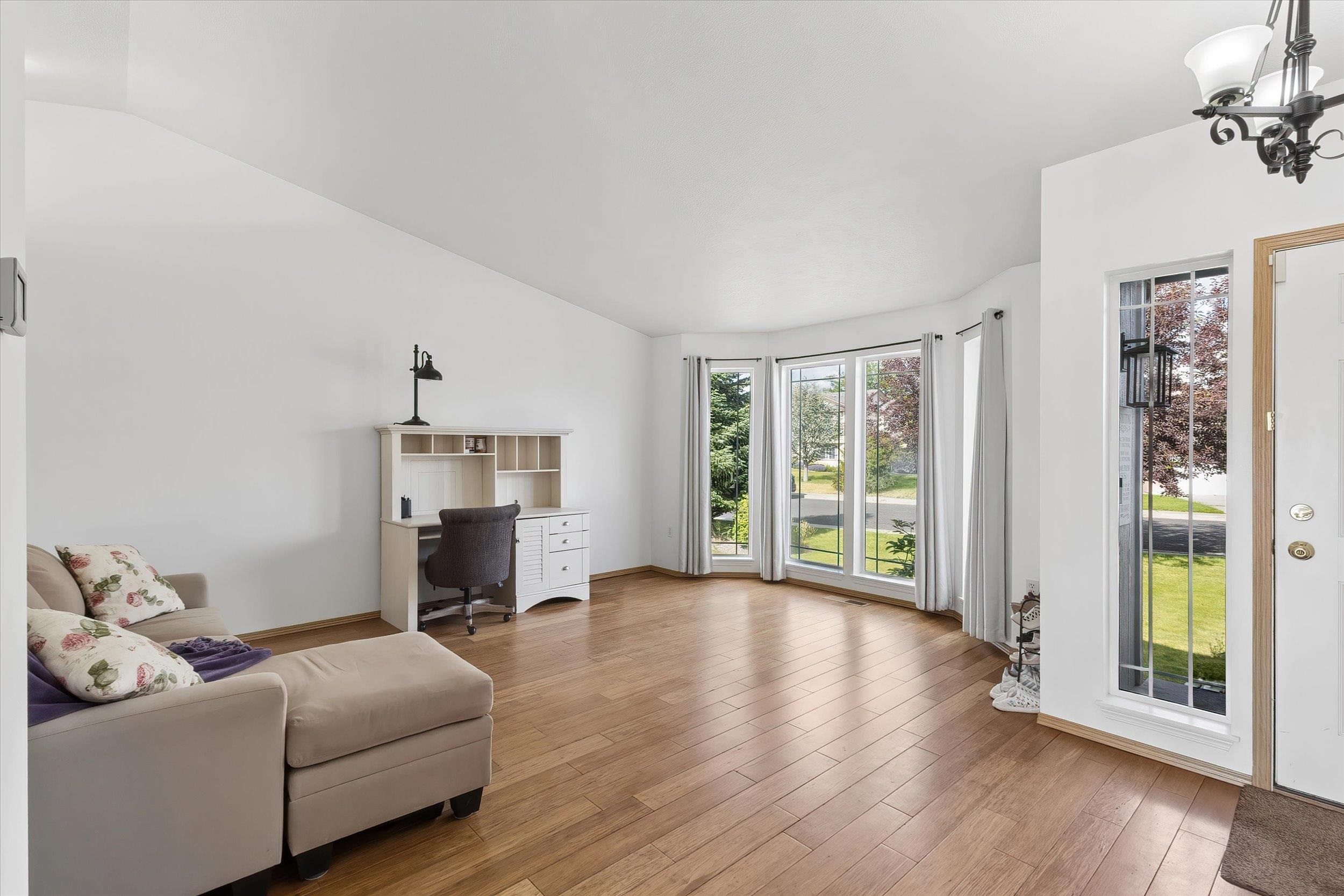 1007 Stanley St - Photo 9