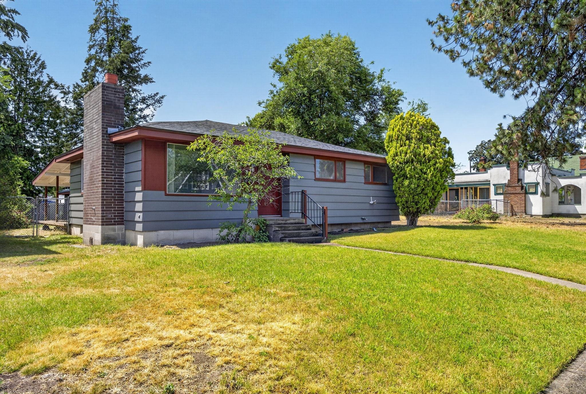 538 E CROWN Ave - Photo 2