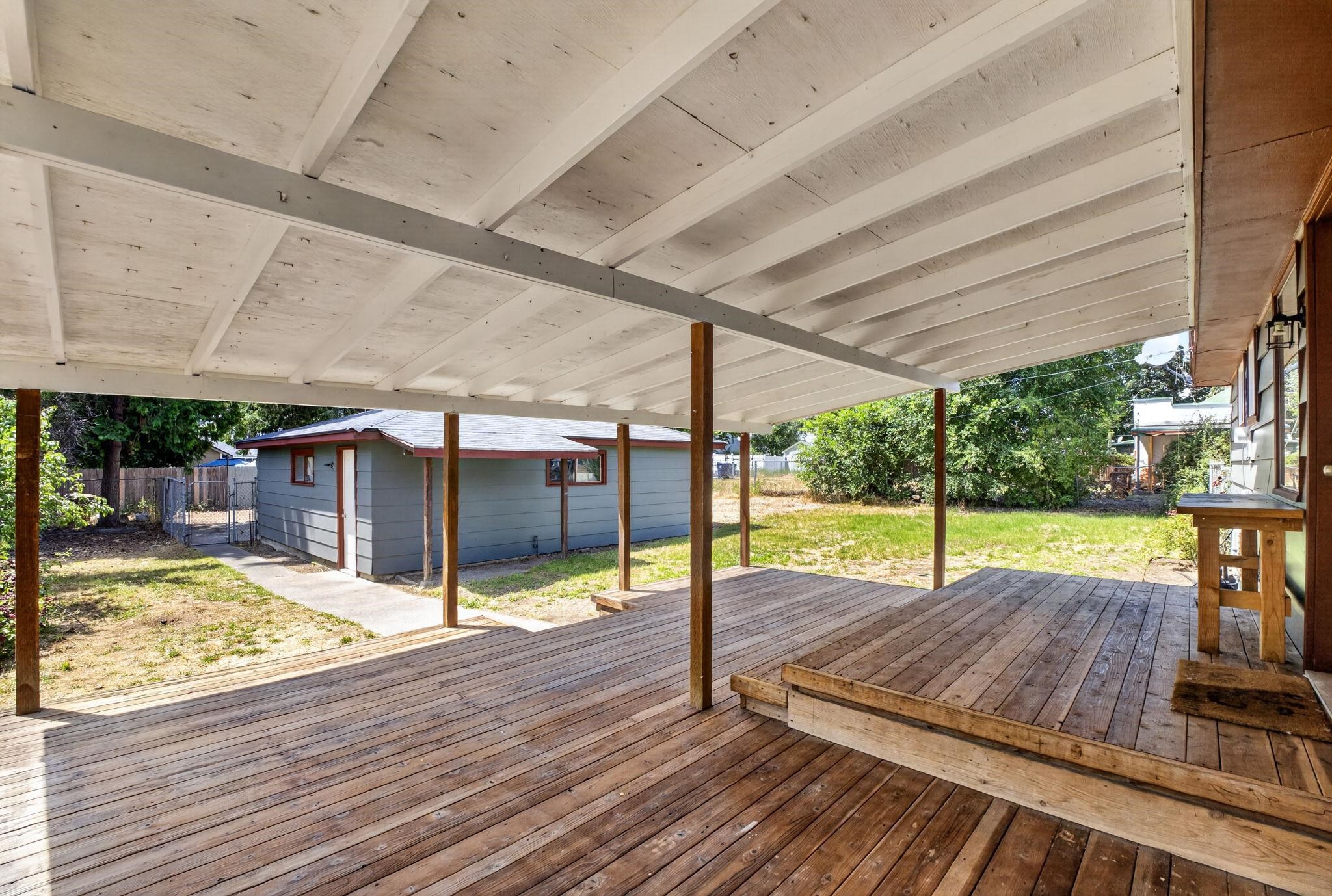 538 E CROWN Ave - Photo 37
