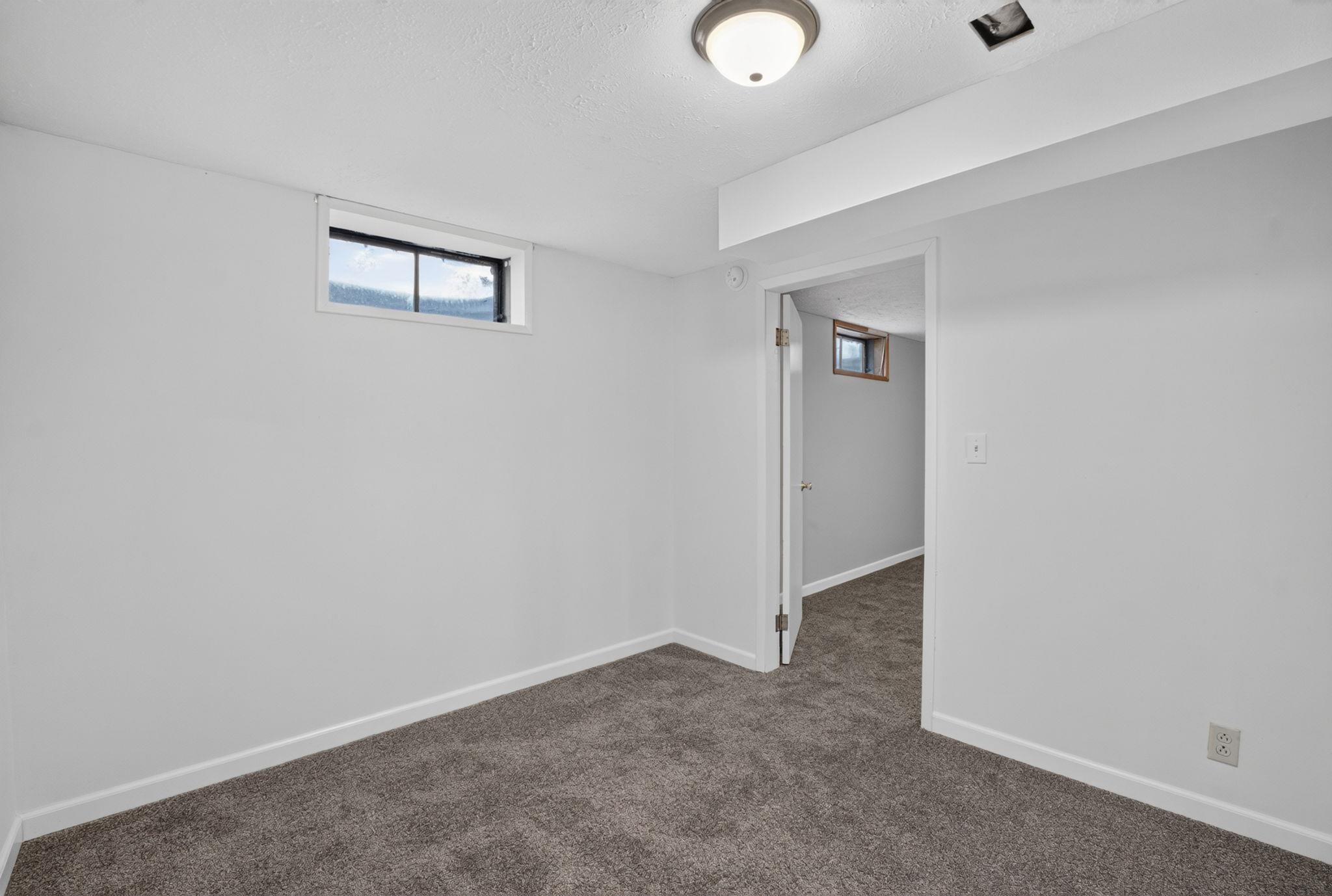 538 E CROWN Ave - Photo 33