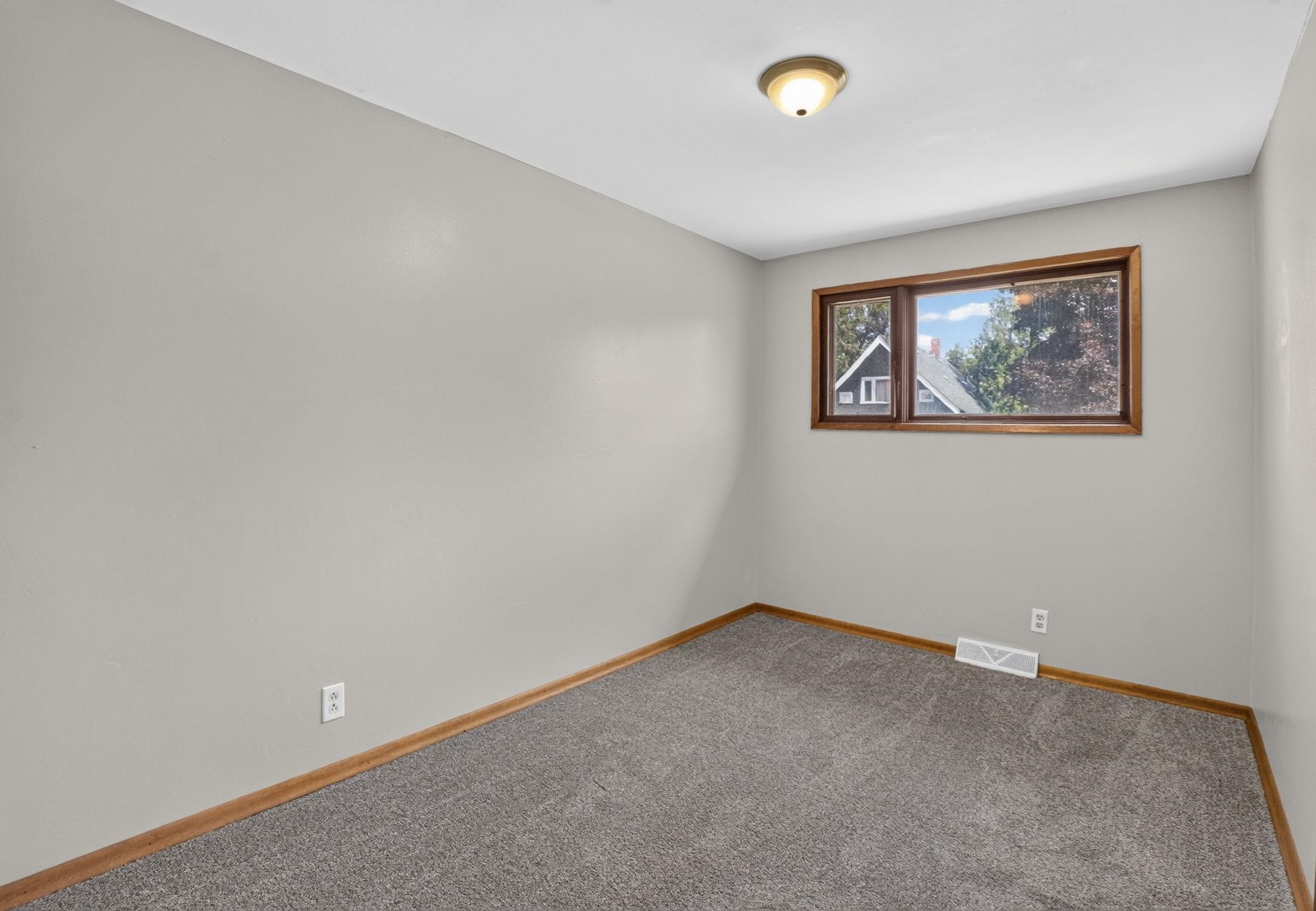 538 E CROWN Ave - Photo 18