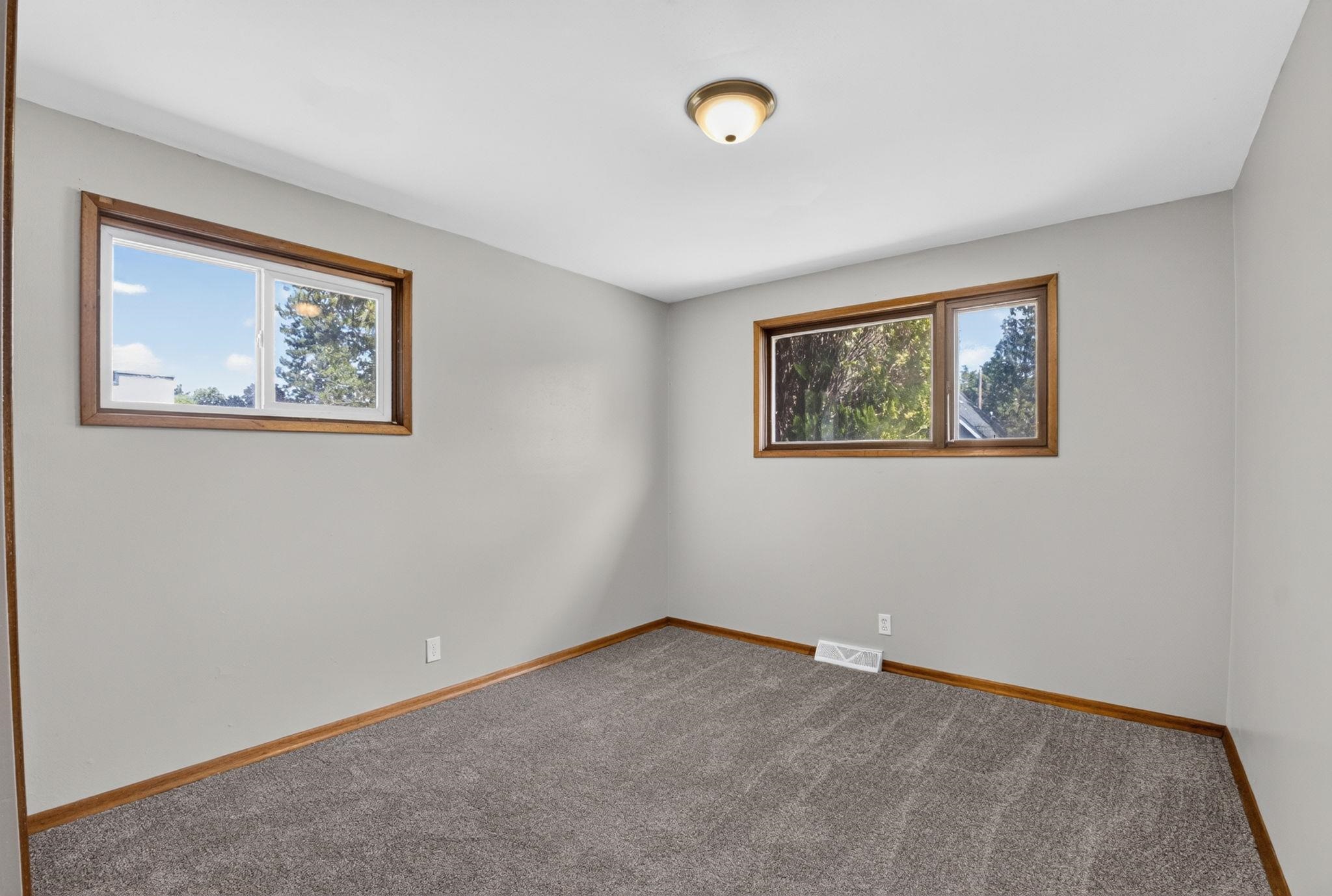 538 E CROWN Ave - Photo 22