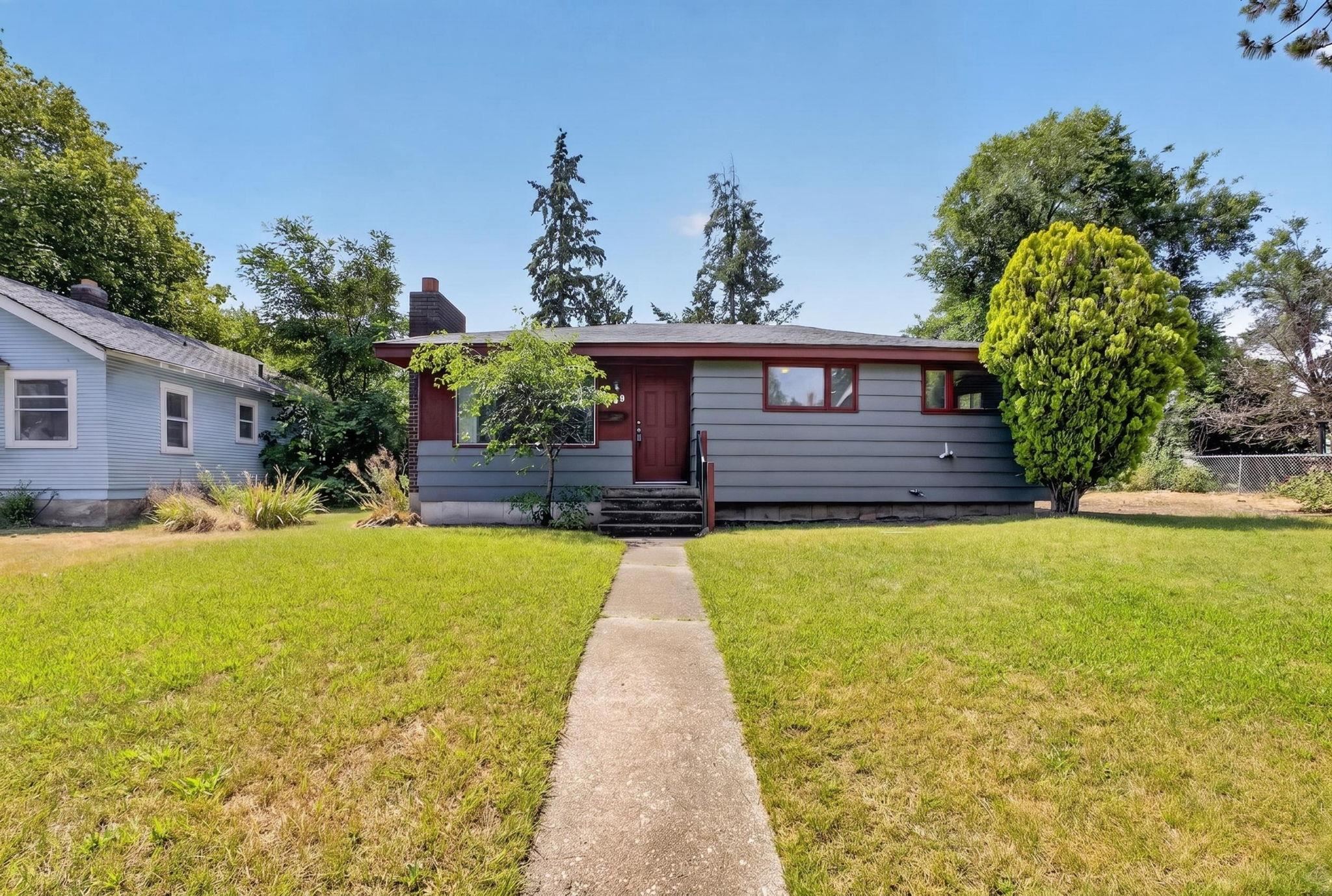 538 E CROWN Ave - Photo 1
