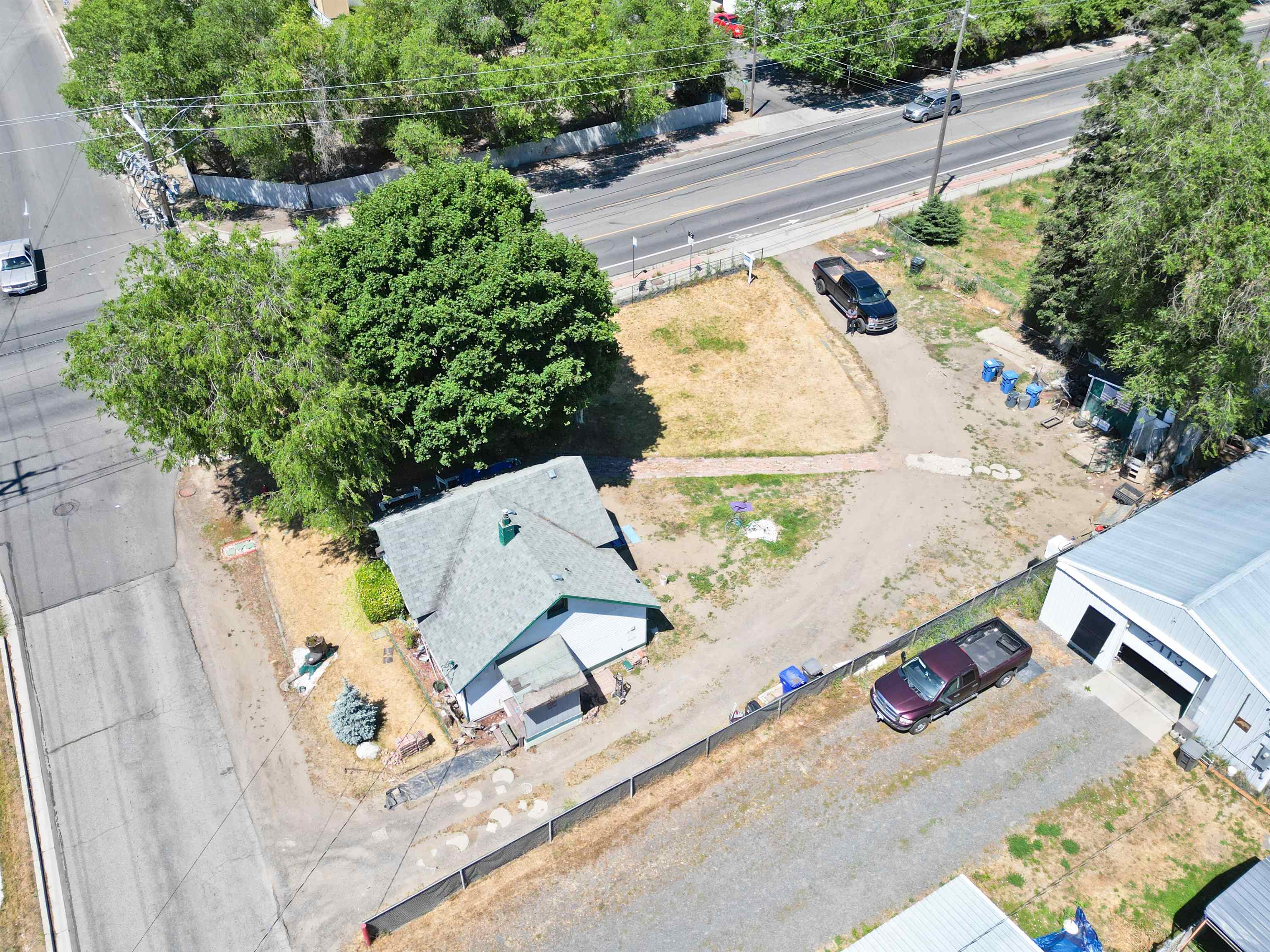 6702 N Crestline St - Photo 4