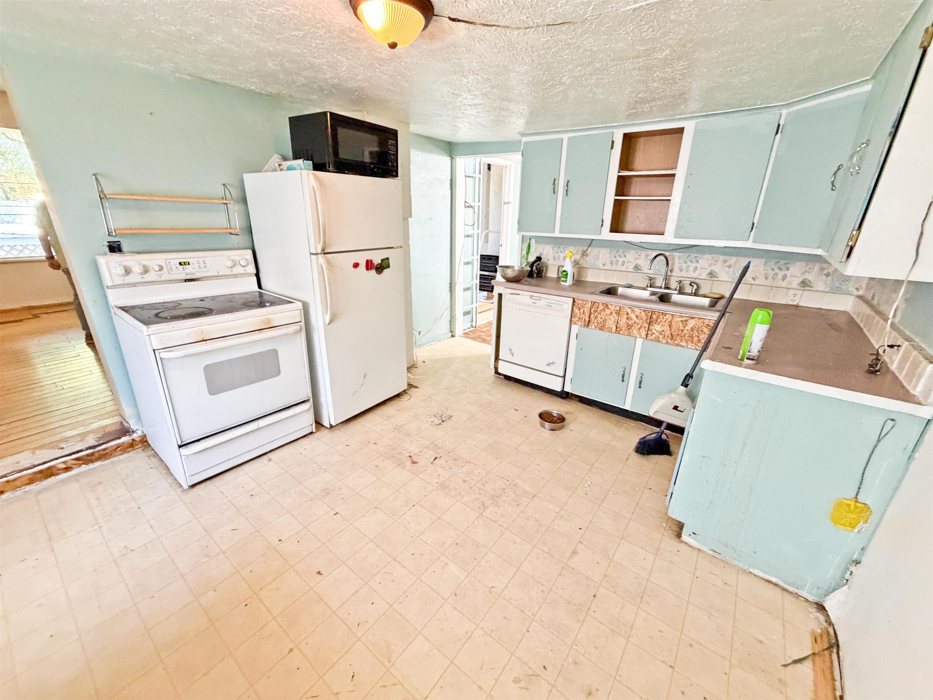 6702 N Crestline St - Photo 23
