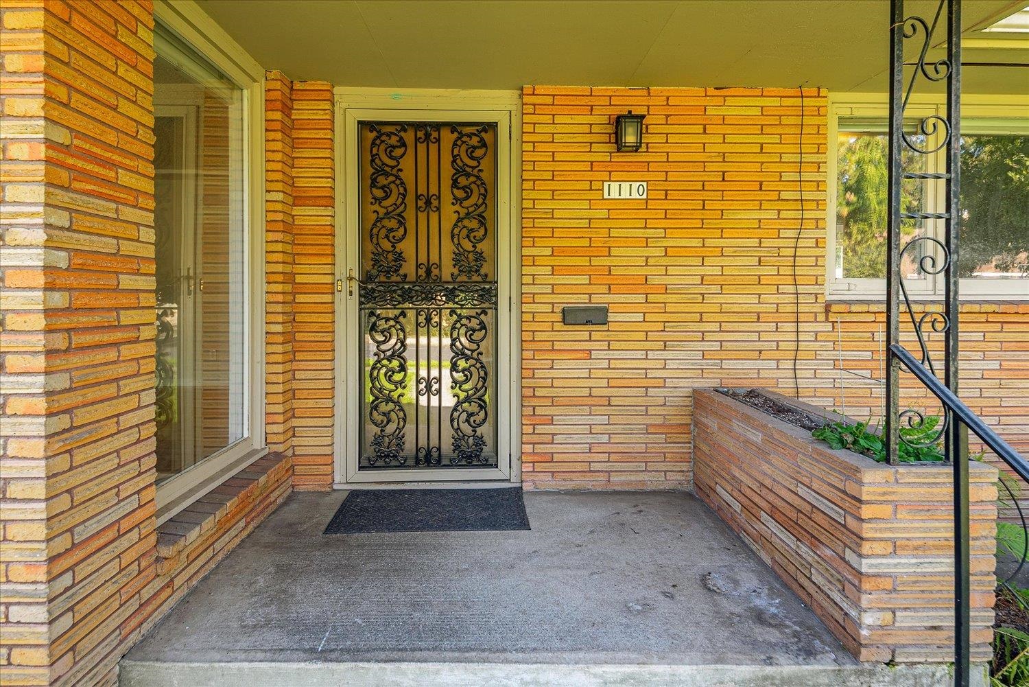 1110 E 28th Ave - Photo 3