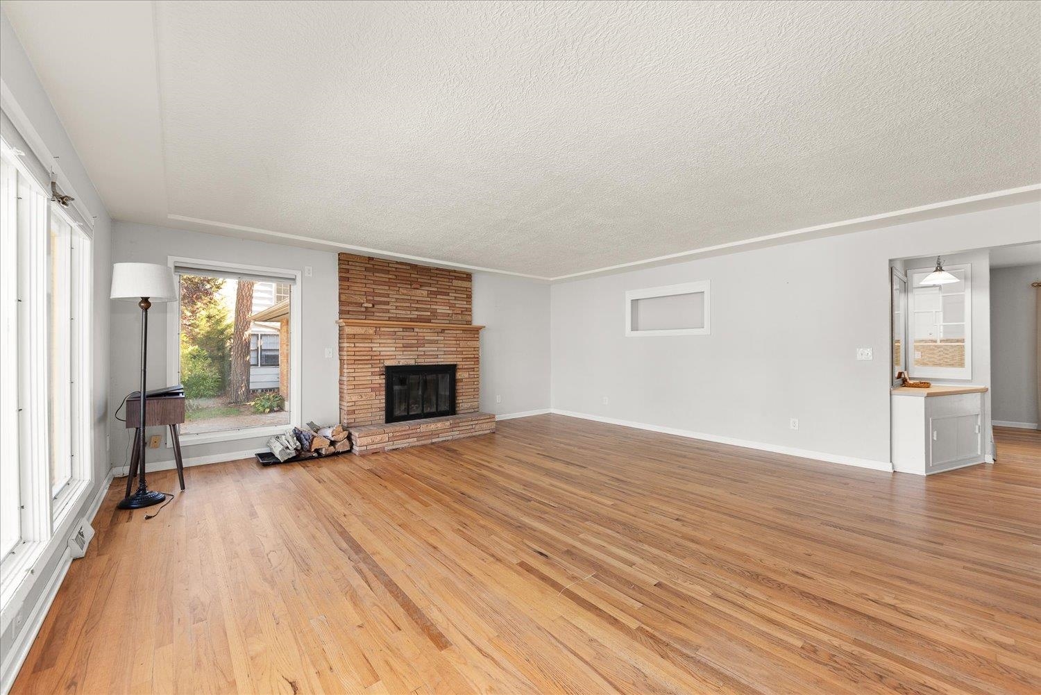 1110 E 28th Ave - Photo 6