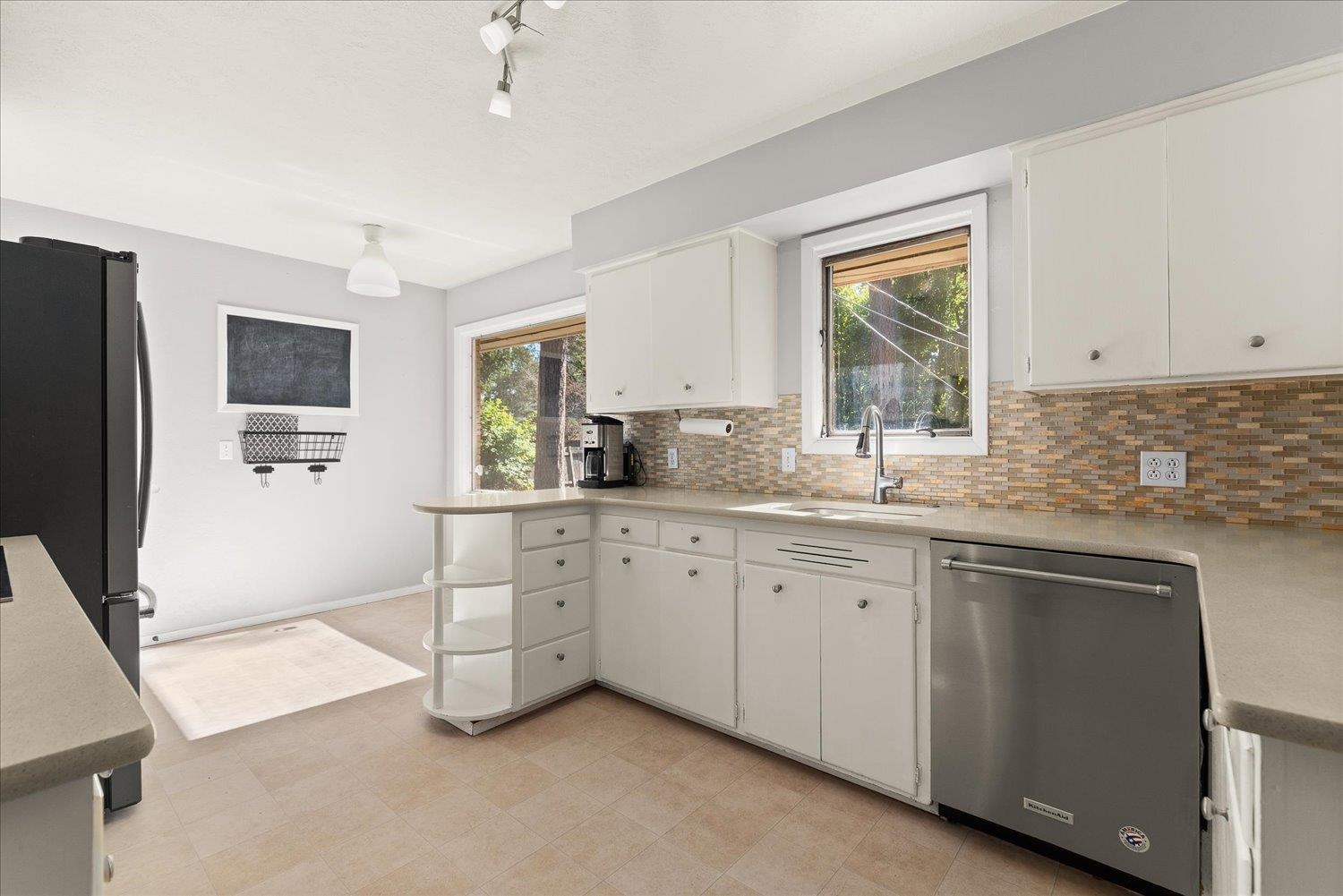 1110 E 28th Ave - Photo 10