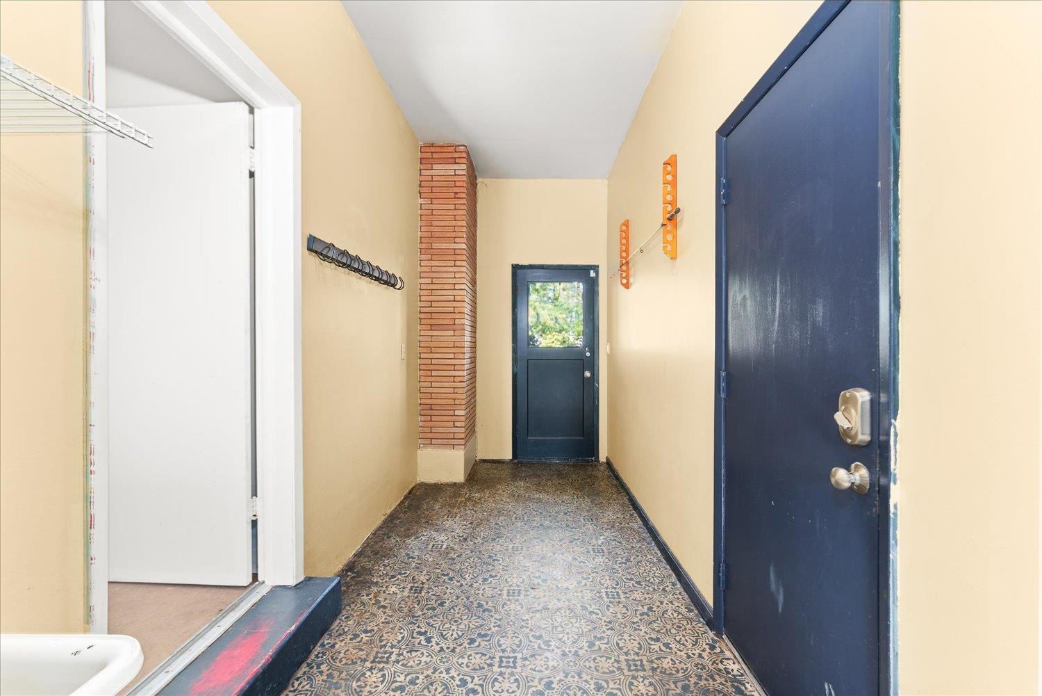 1110 E 28th Ave - Photo 32
