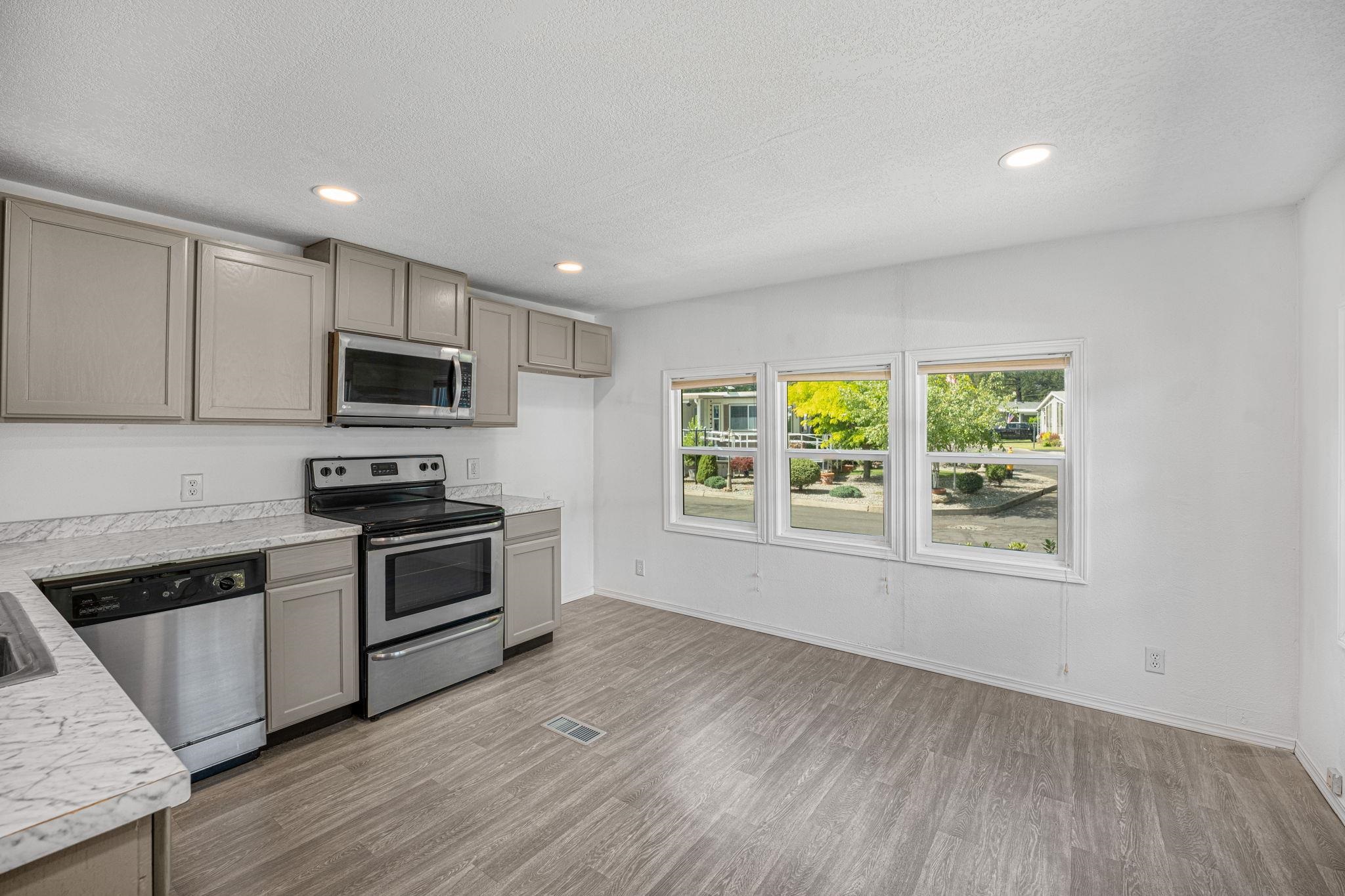 208 S Neyland Rd - Photo 5