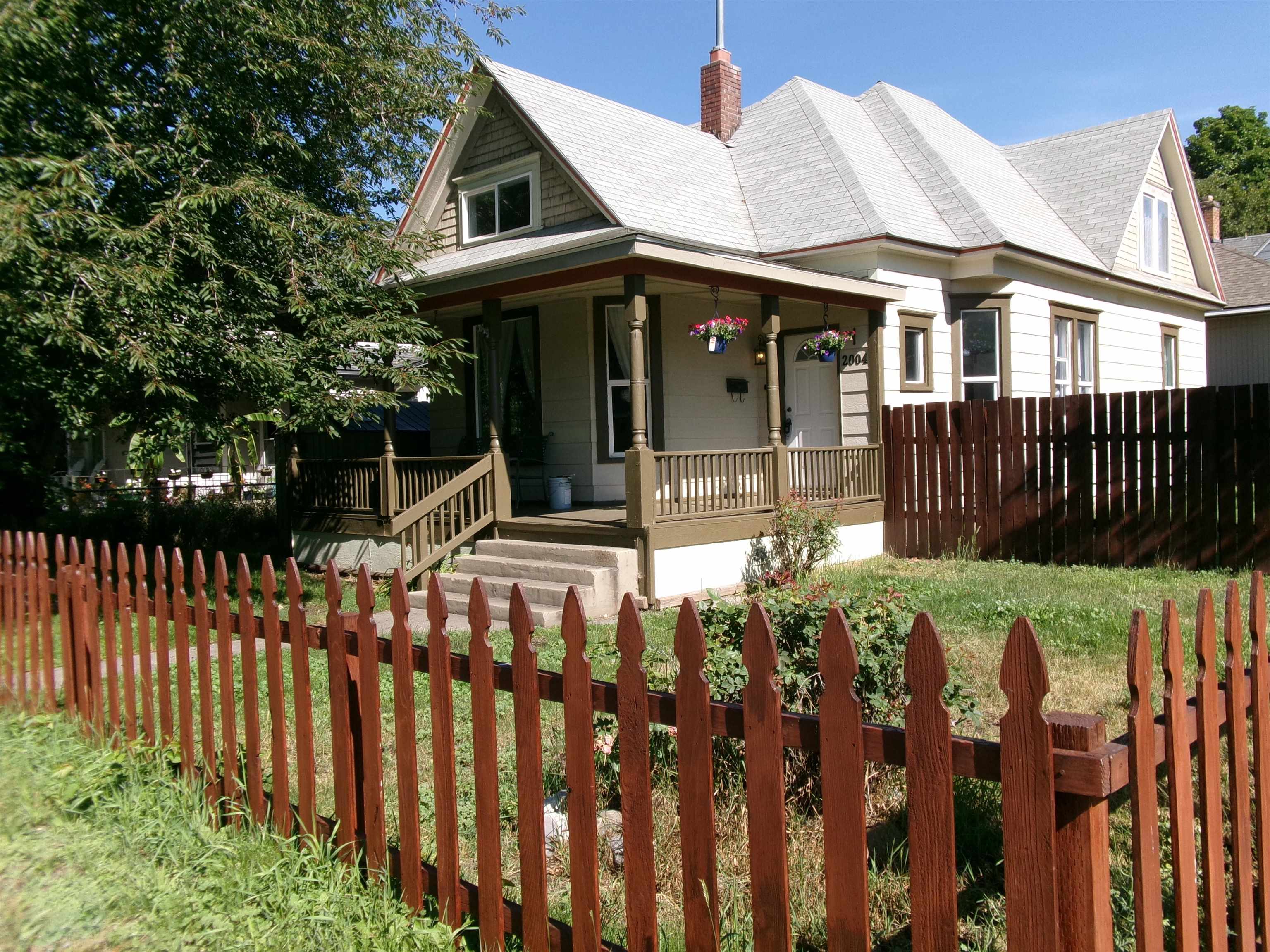 2004 W Broadway Ave - Photo 1