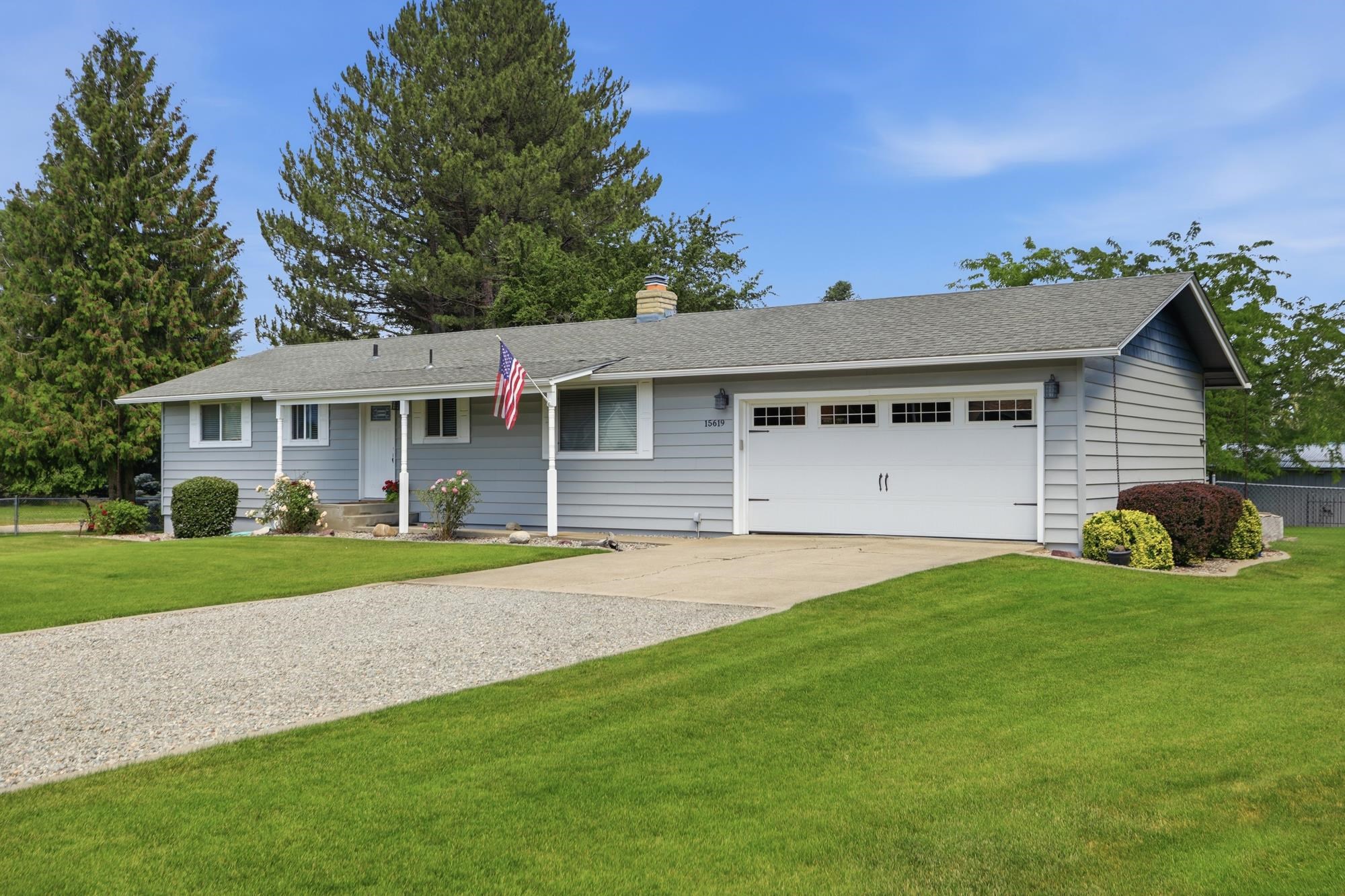 15619 E 14th Ave - Photo 3