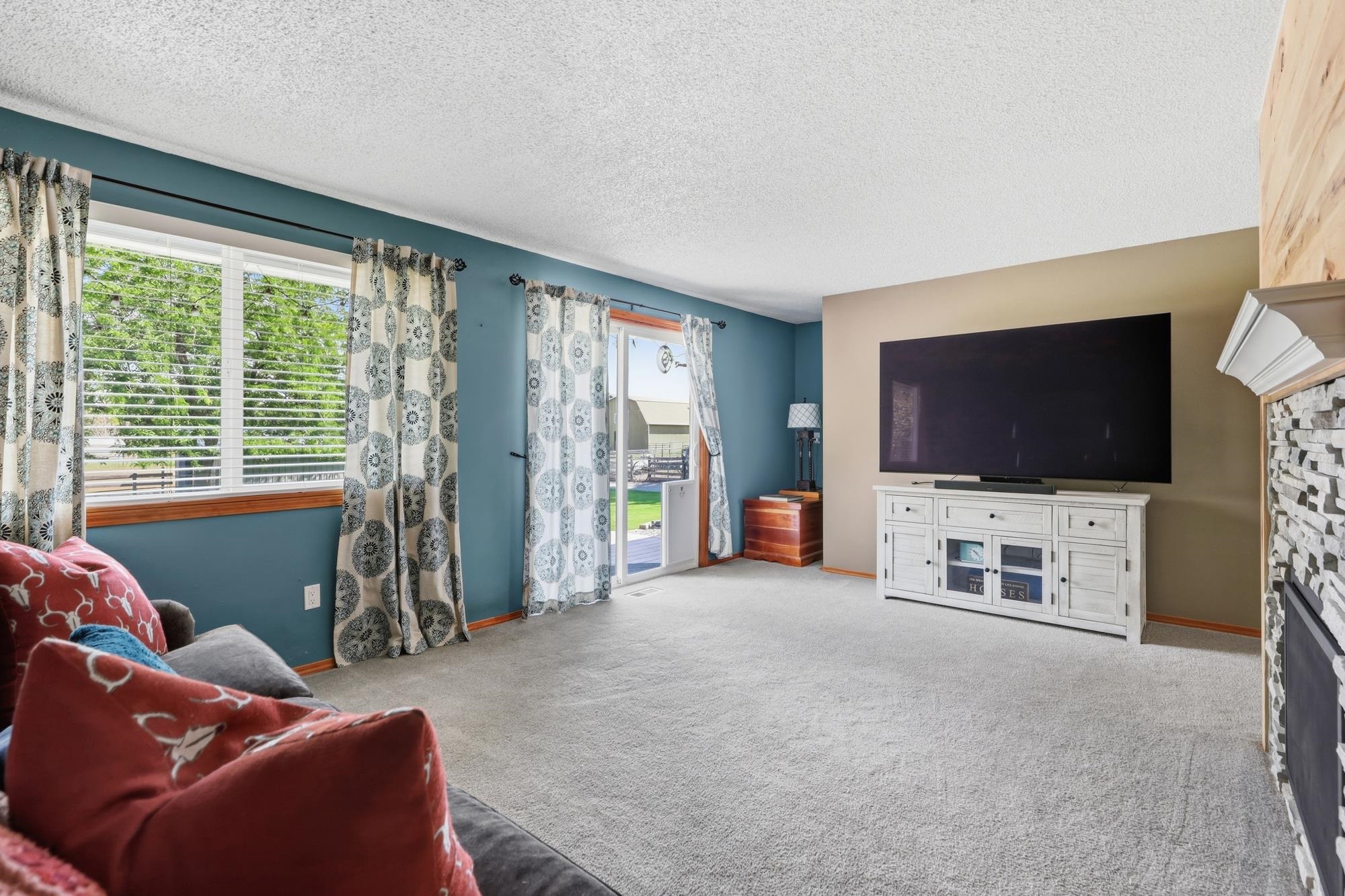 15619 E 14th Ave - Photo 5