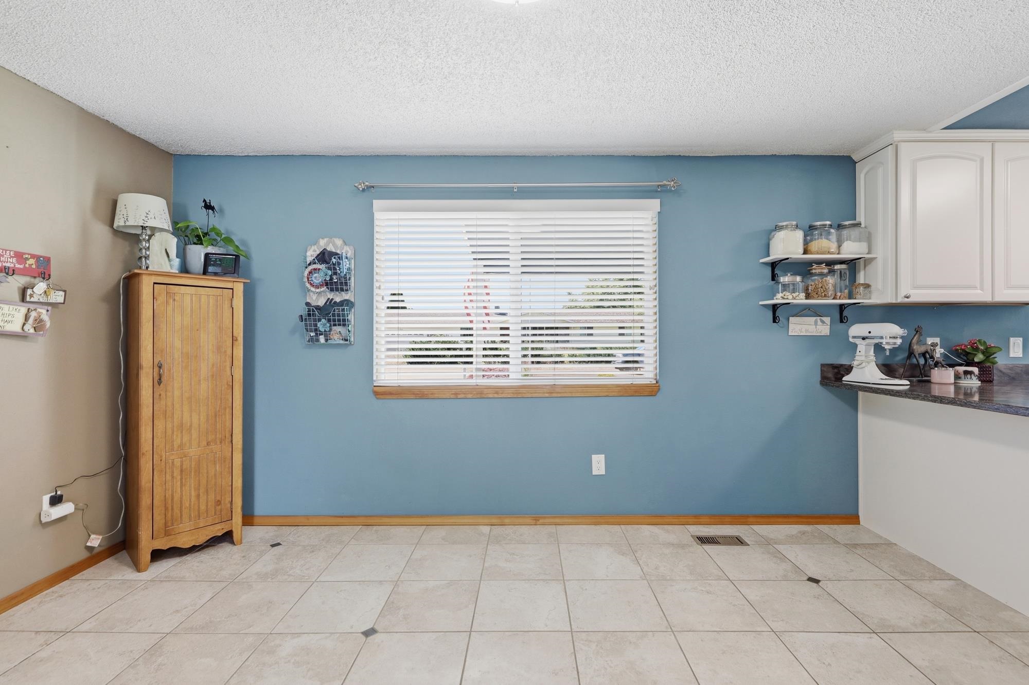 15619 E 14th Ave - Photo 44