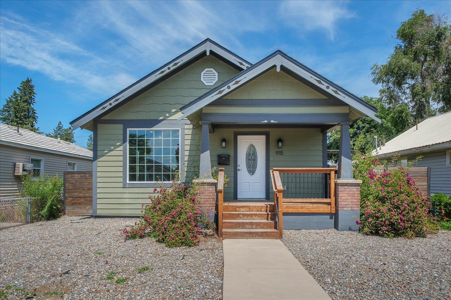 915 E Crown Ave - Photo 1