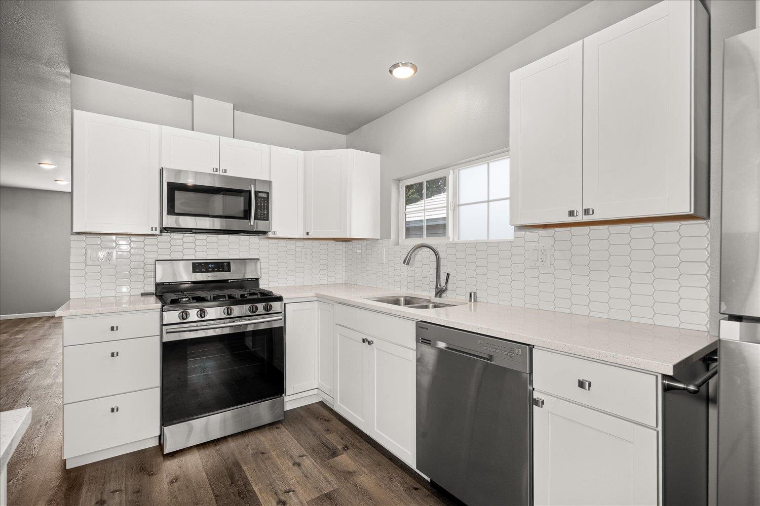 915 E Crown Ave - Photo 7