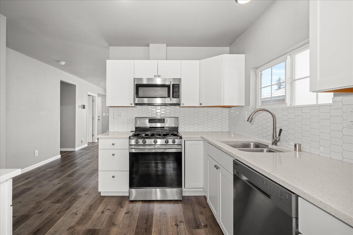 915 E Crown Ave - Photo 8